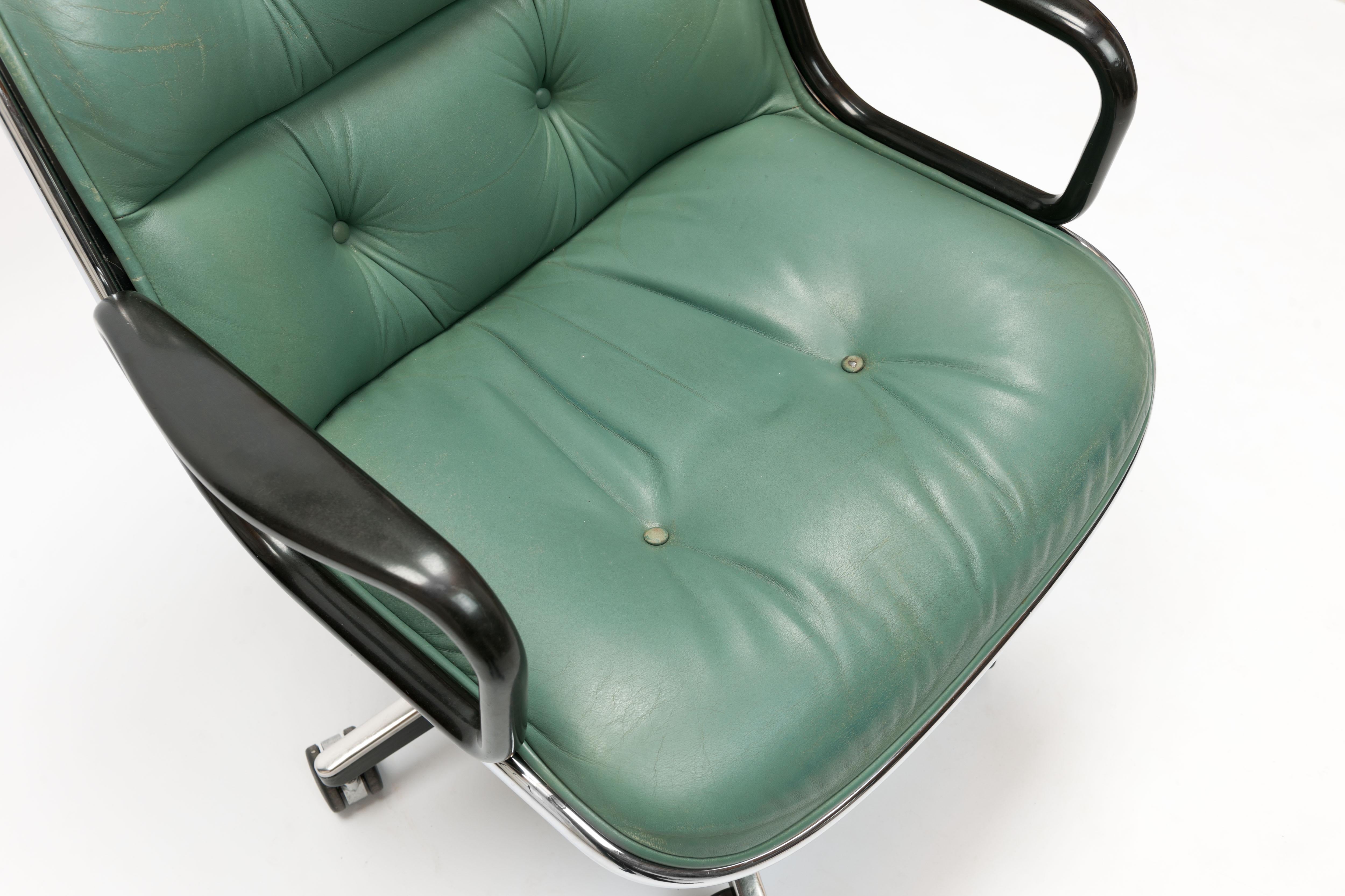 American Charles Pollock Executive Swivel Office Chair in Seafoam Green Leather by Knoll