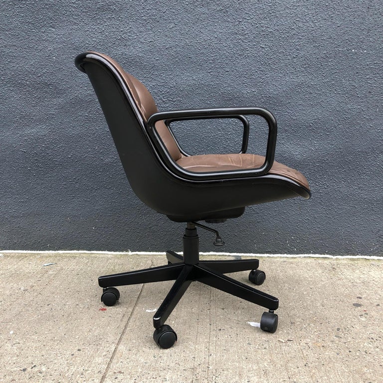 Charles Pollock for Knoll Executive Office Chairs Brown Leather, Midcentury For Sale at 1stDibs