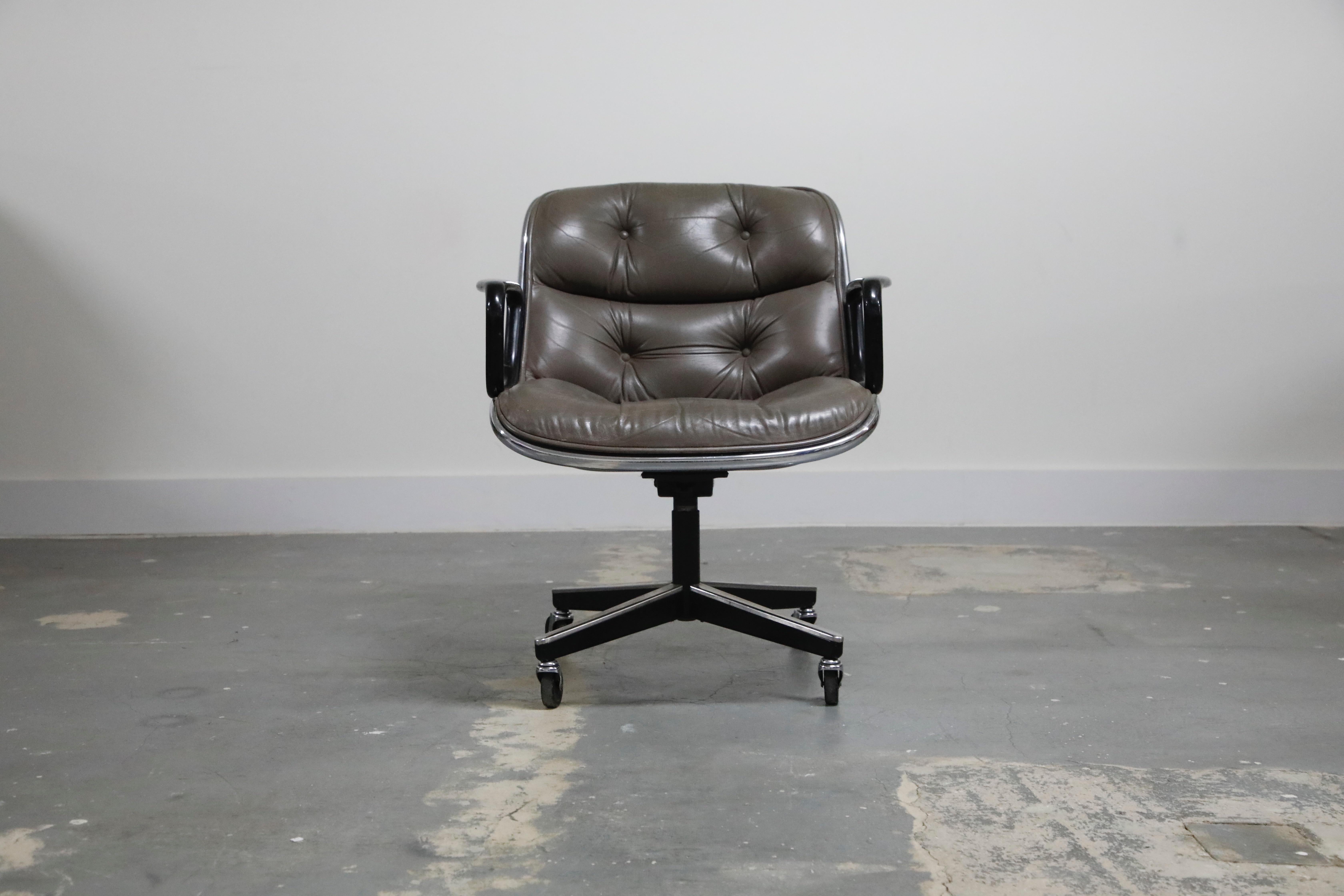 These Charles Pollock executive chairs in a beautiful grey leather with attractive patina and light distressing are early production examples from the earlier years of the design, making these a great option for collectors and interior designers.