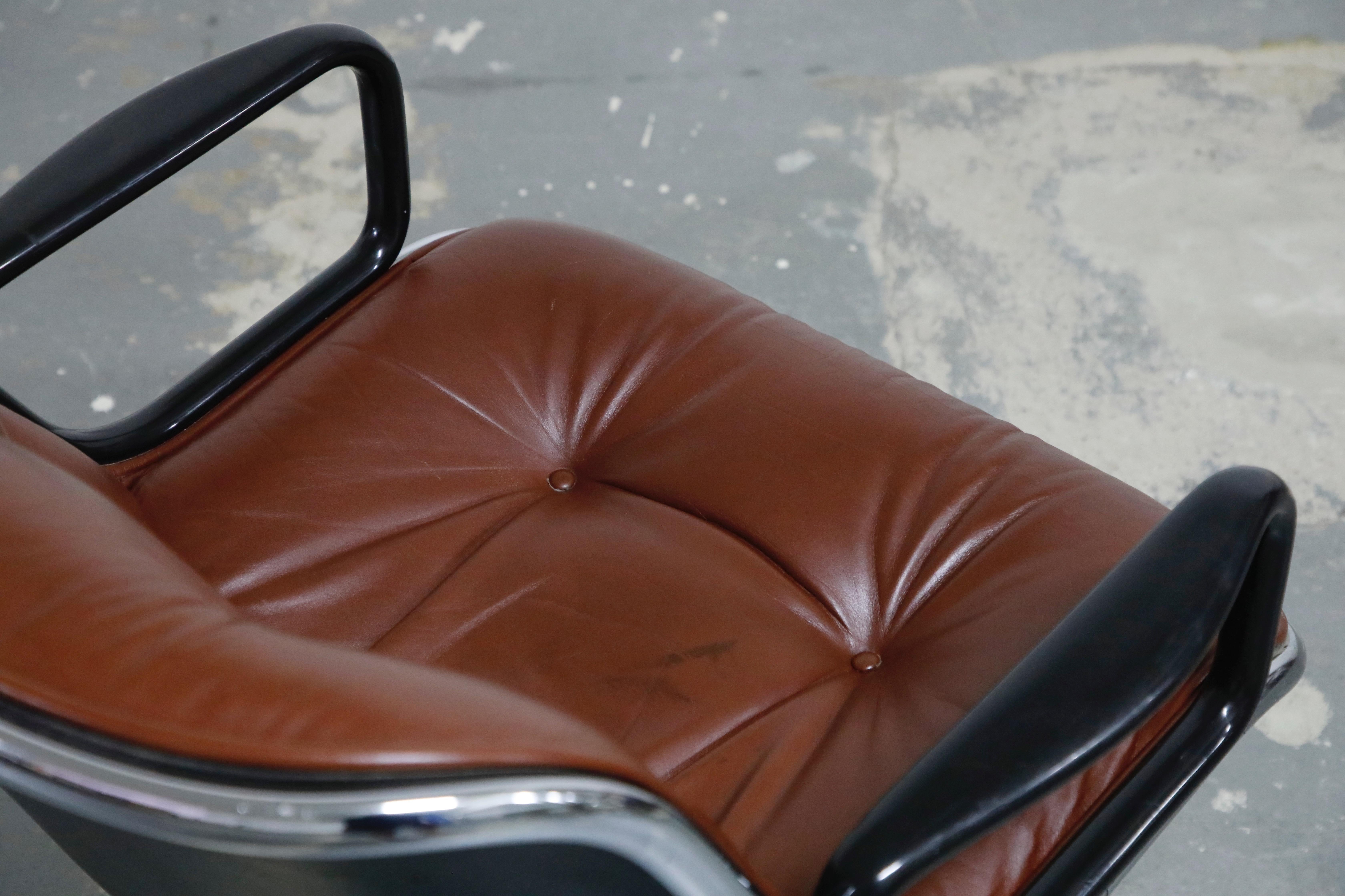 Charles Pollock for Knoll International Leather Executive Desk Chairs, Signed 8
