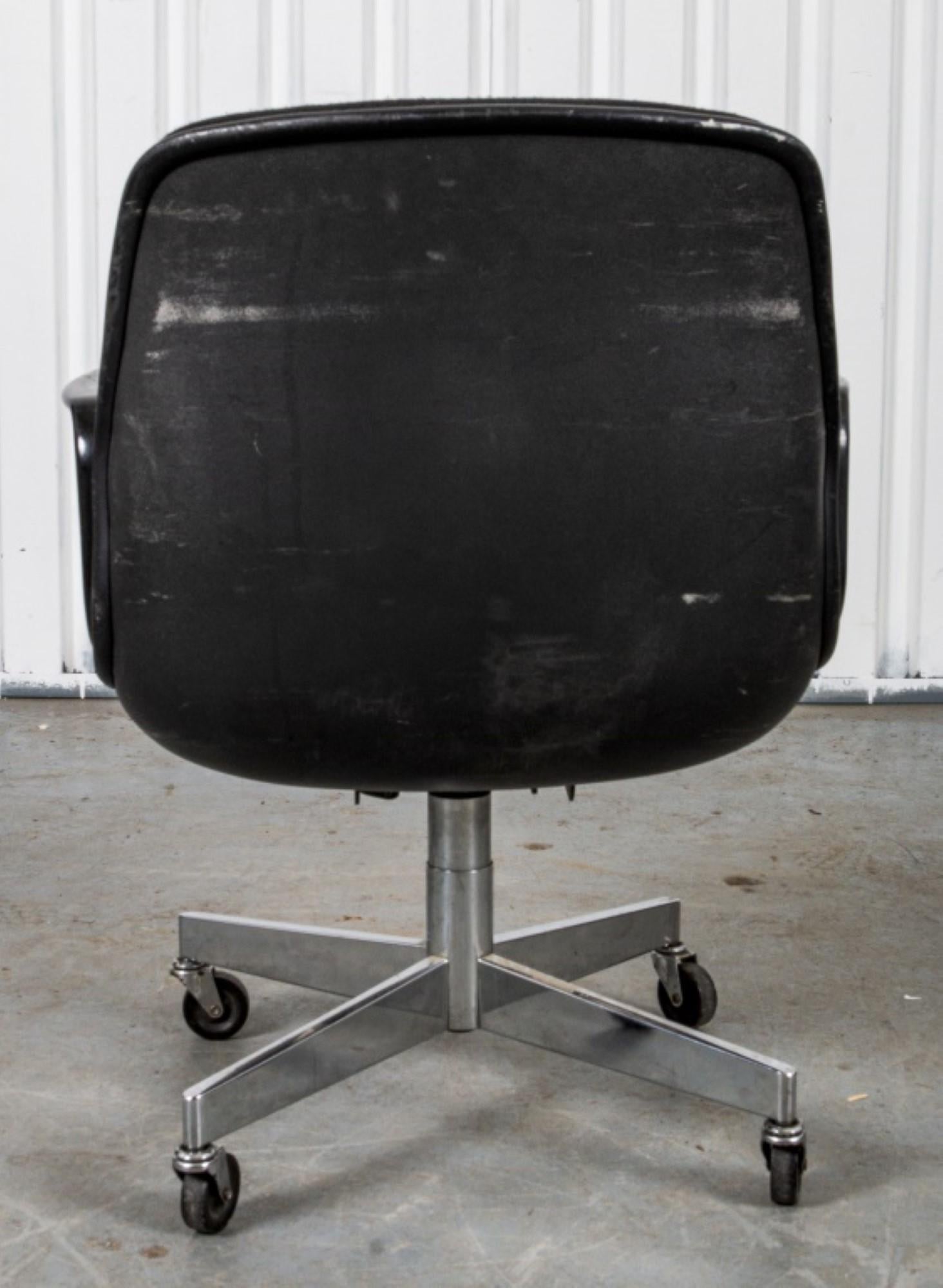 Charles Pollock for Knoll Office Armchair In Good Condition For Sale In New York, NY