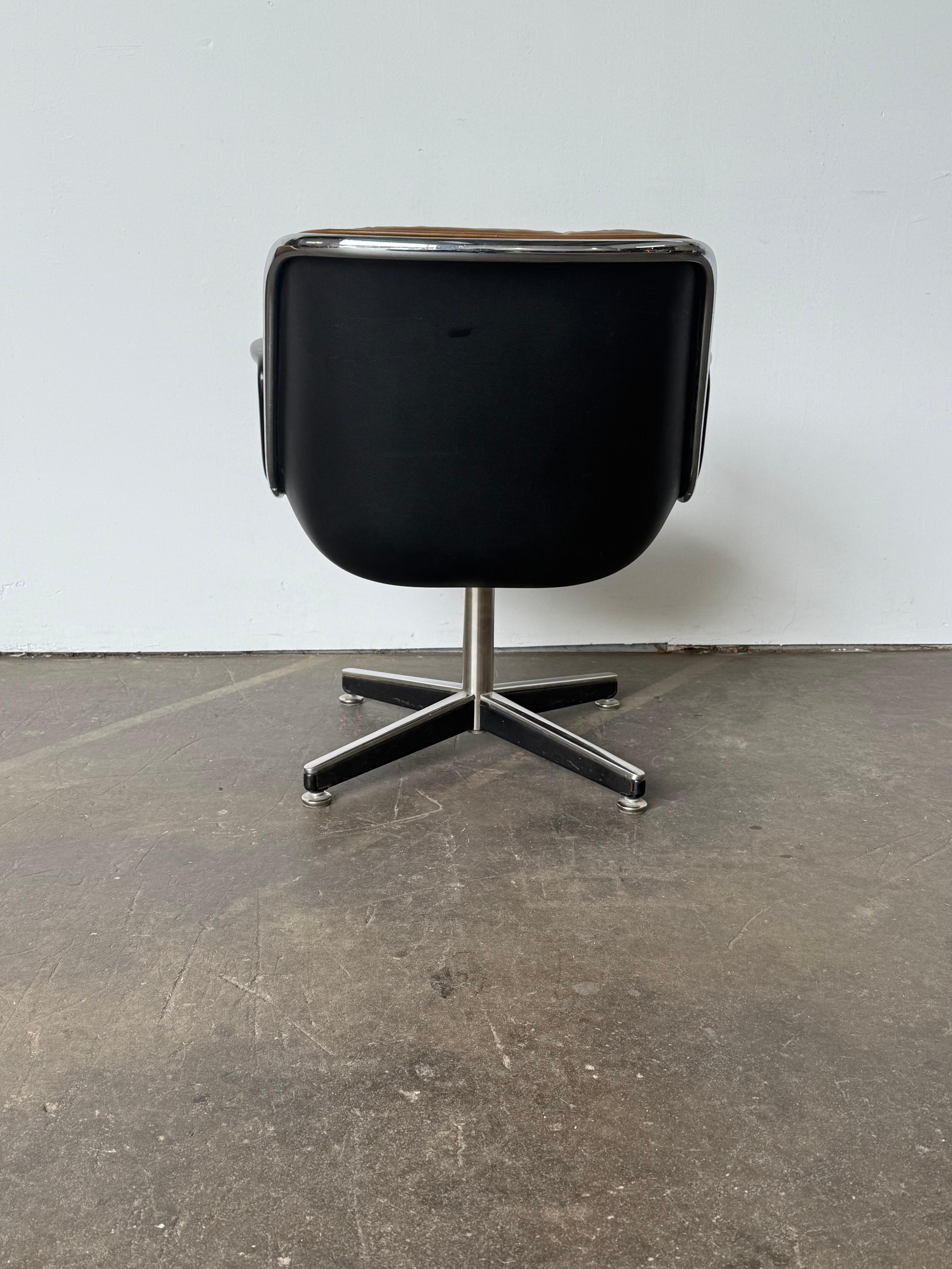 Silla de oficina ejecutiva de piel Charles Pollock para Knoll siglo XX en venta