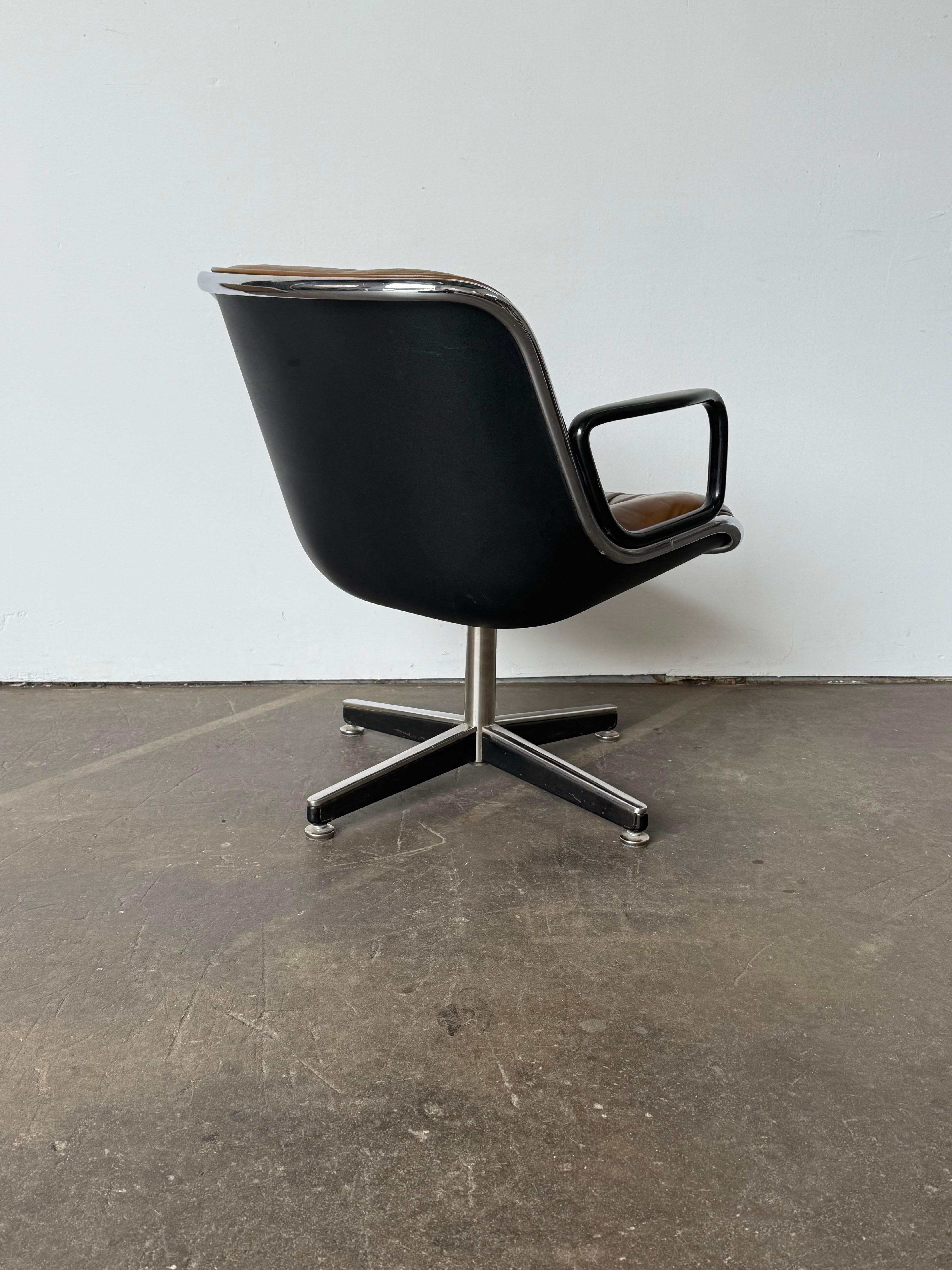 Silla de oficina ejecutiva de piel Charles Pollock para Knoll Cuero en venta