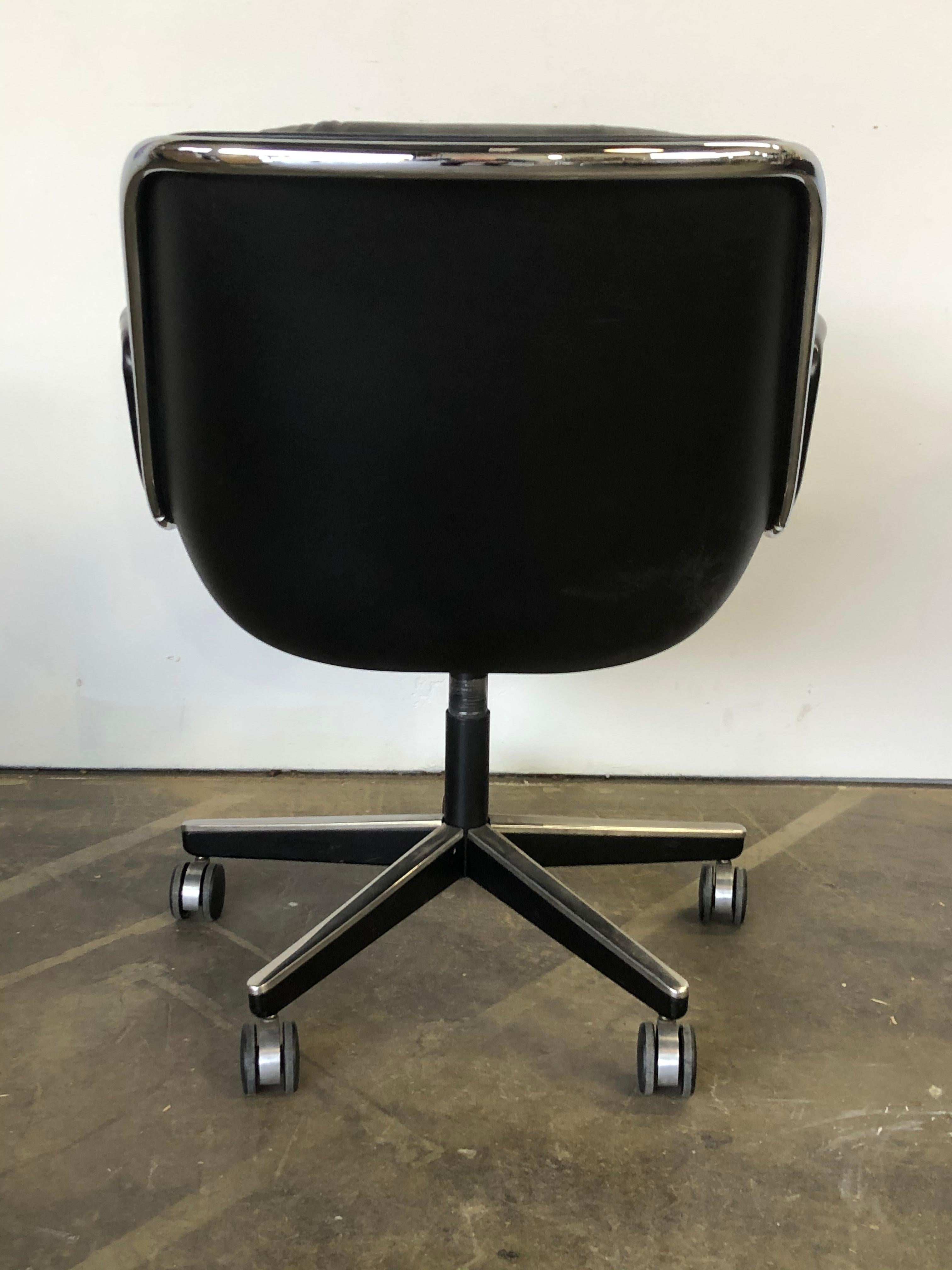 Charles Pollock Leather Tilt Swivel Office Desk Chair by Knoll In Good Condition In Brooklyn, NY