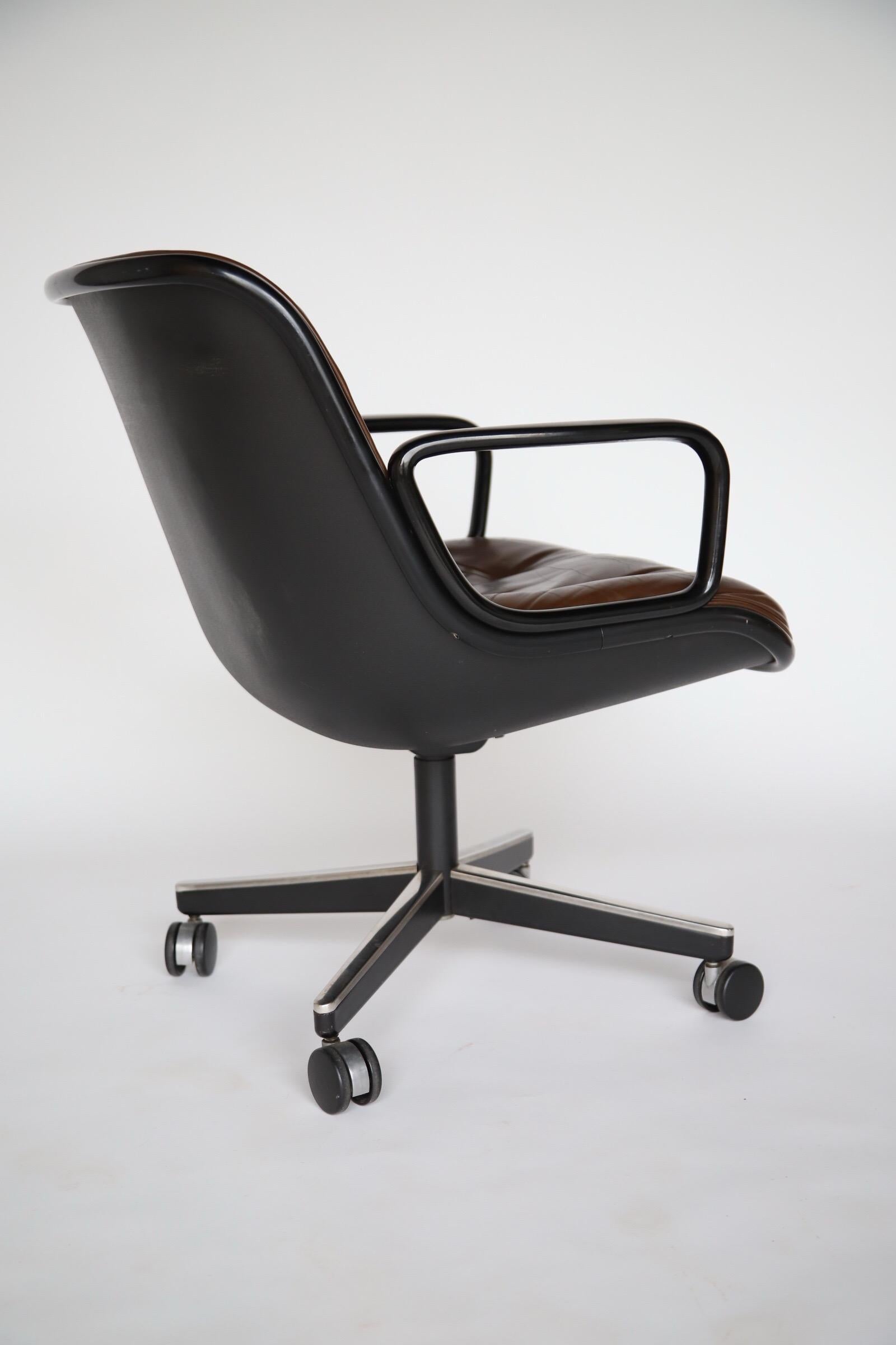 Wonderfully comfortable office by Charles Pollock for Knoll. Chair sits on four casters with a tilt/swivel seat mechanism. Seat is also adjustable up and down.