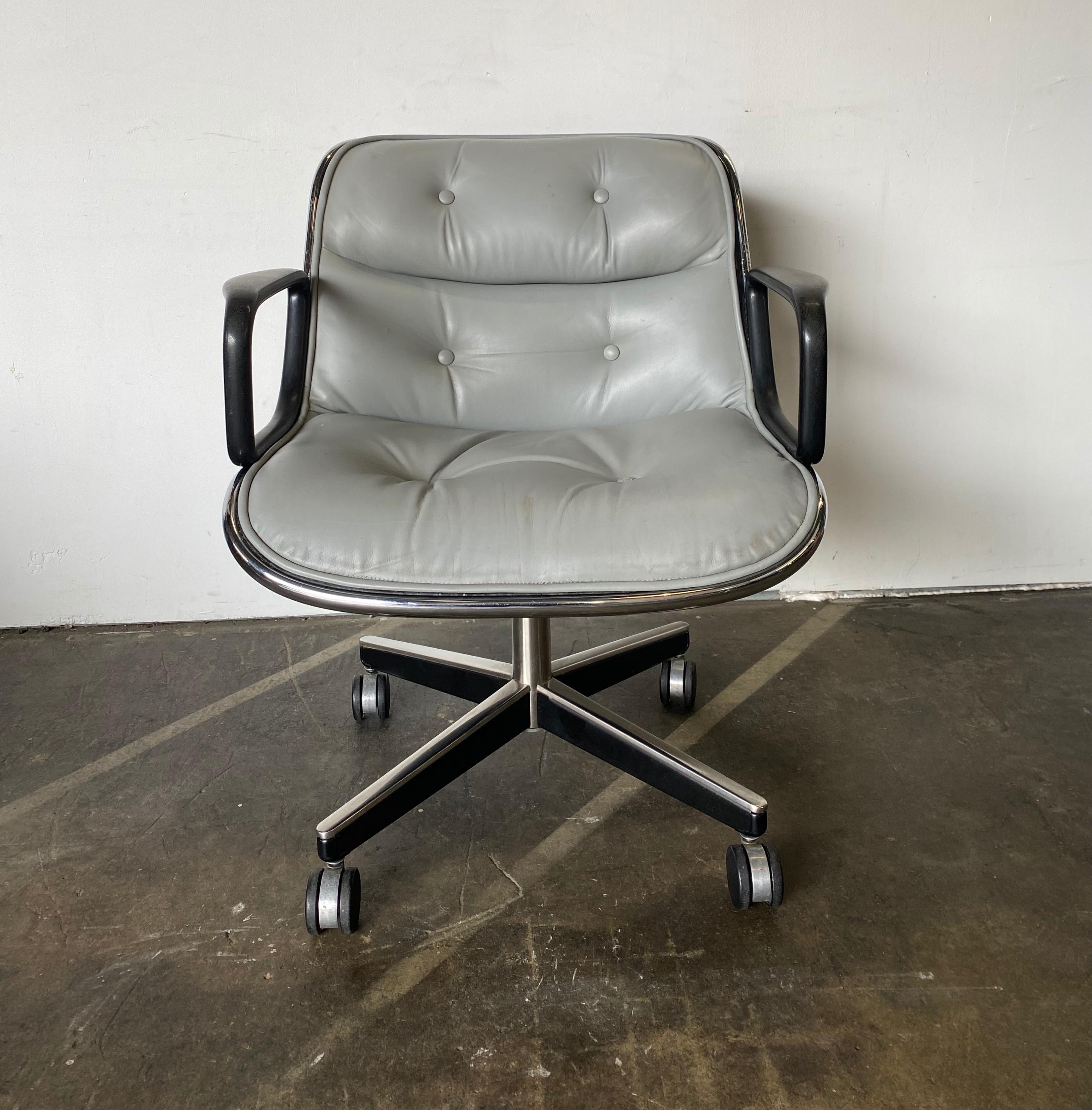 Handsome classic Pollock chair by a Knoll. Rarely seen in grey, this chair features a tilt/swivel,rolling base with adjustable height. Extremely comfortable even for long periods. Arms are removable if you prefer an armless workstation. Signed and