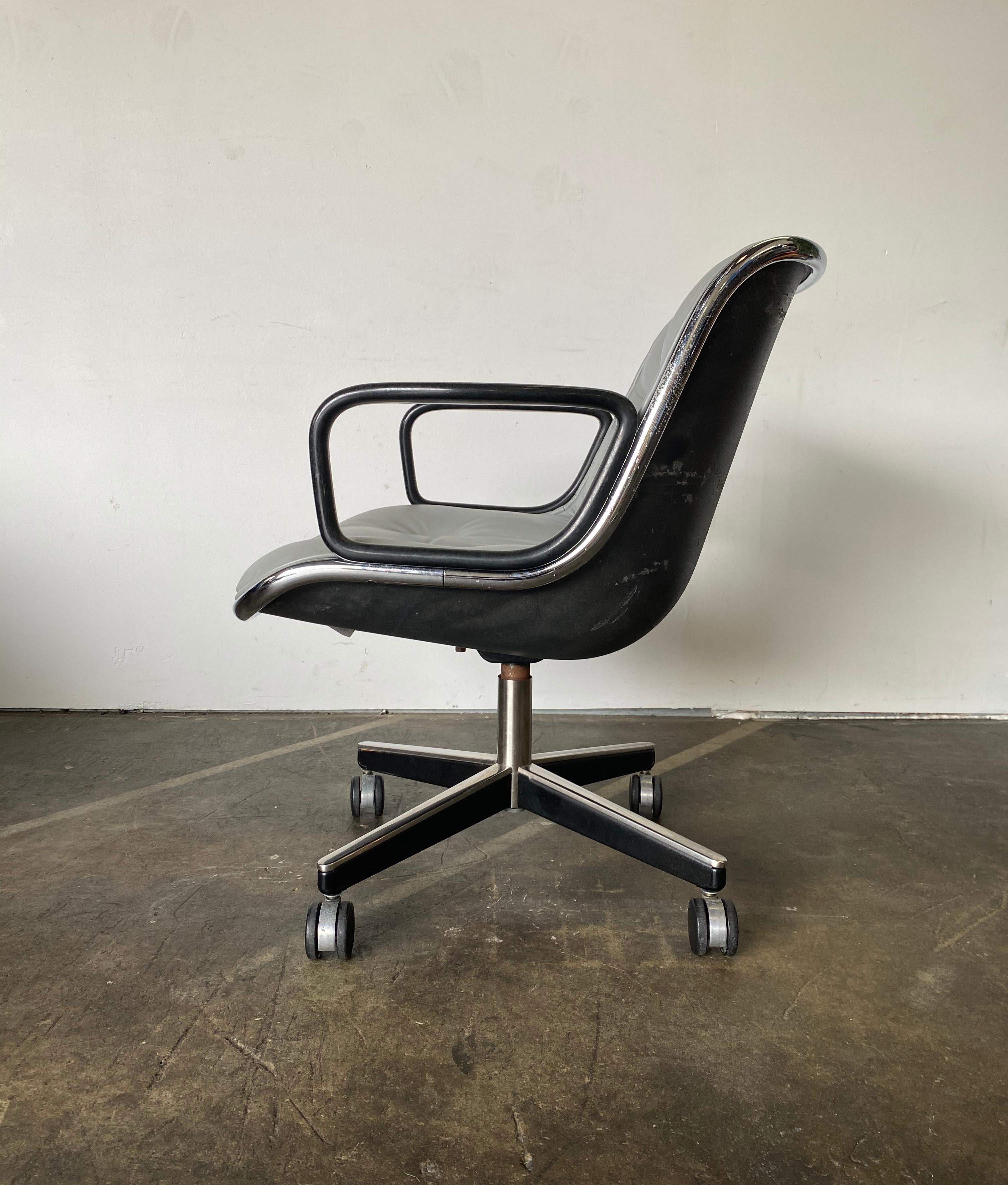 Charles Pollock Office/Desk Chair by Knoll In Fair Condition In Brooklyn, NY