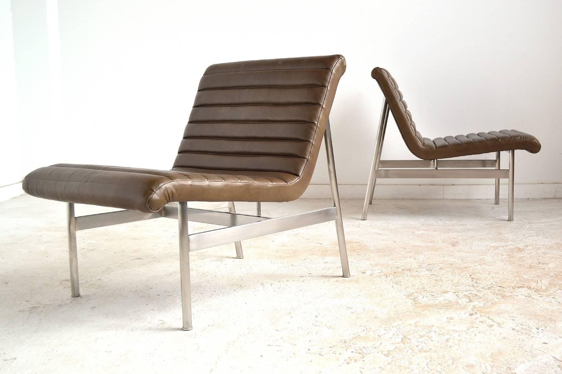 The last design created by the late Charles Pollock was the cp1 lounge chair manufactured by Bernhardt. The seat, upholstered in leather, is supported by a stainless steel base. The cp1 was designed with two upholstery options– either a quilted seat