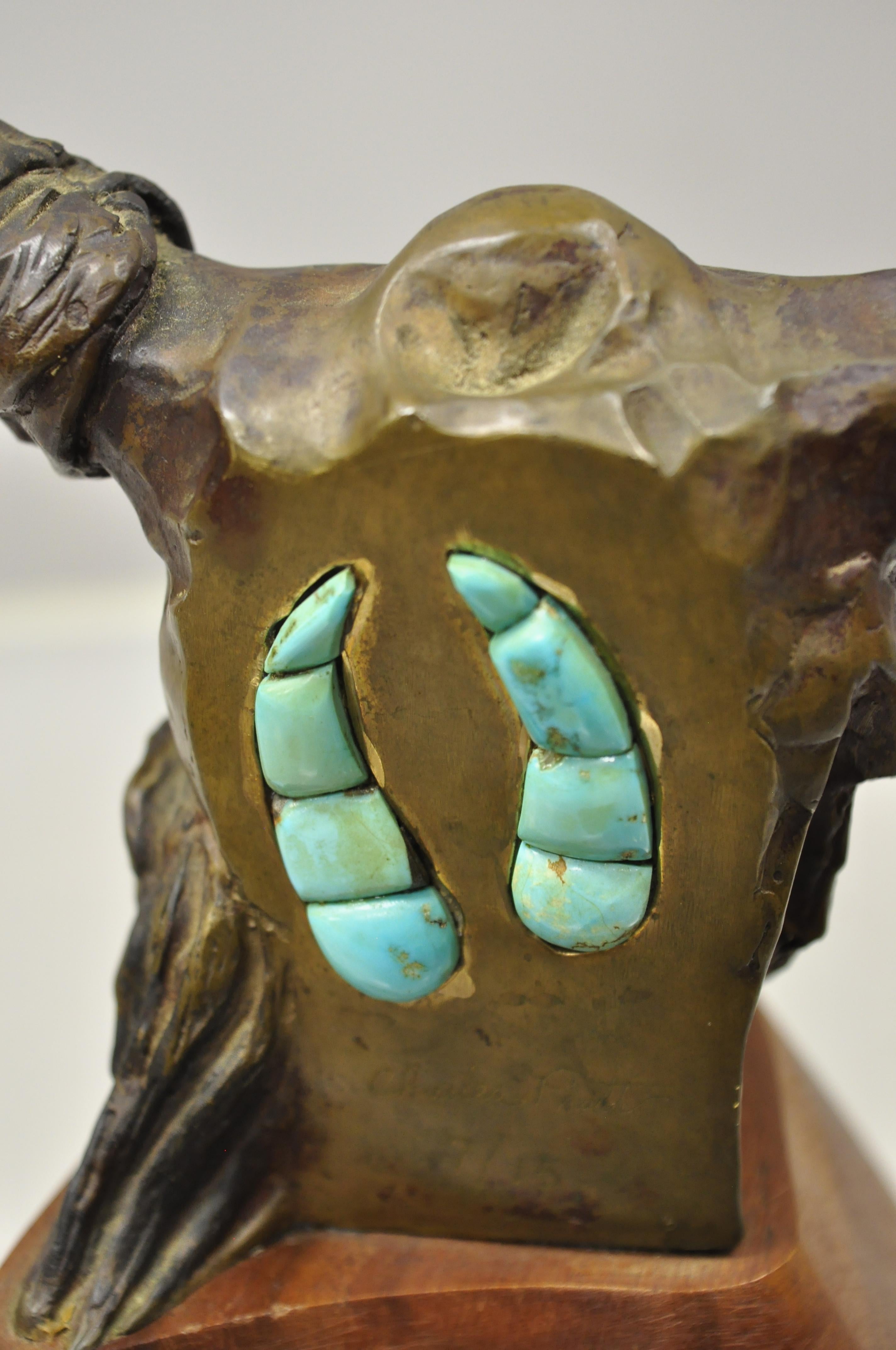 Nordamericano Charles Pratt Capo Indiano Cheyenne Arapaho in bronzo con scultura e statuetta
