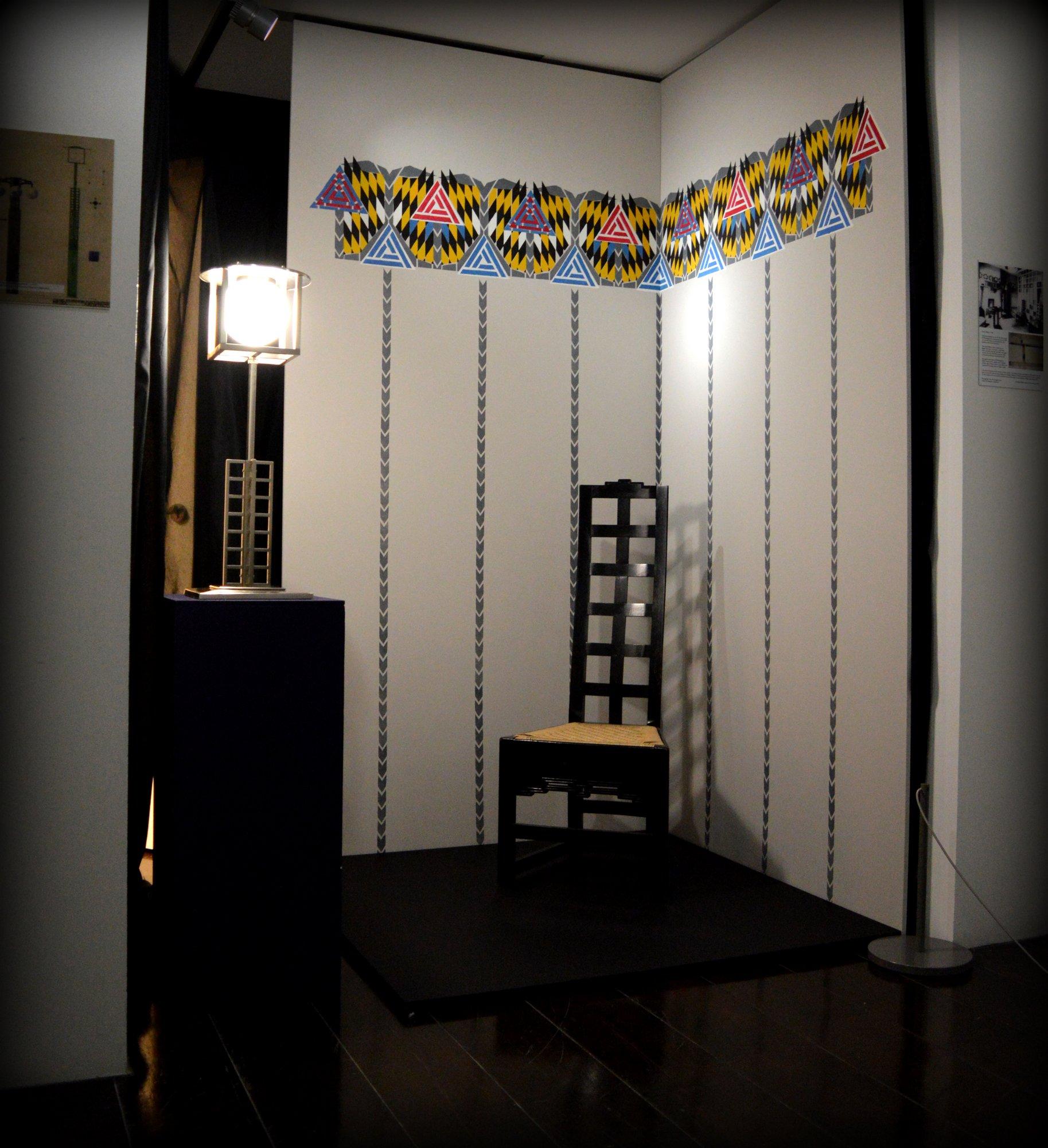 Secessione di Vienna Charles R. Mackintosh Scuola d'Arte di Glasgow, Lampada da tavolo secessionista Riedizione in vendita