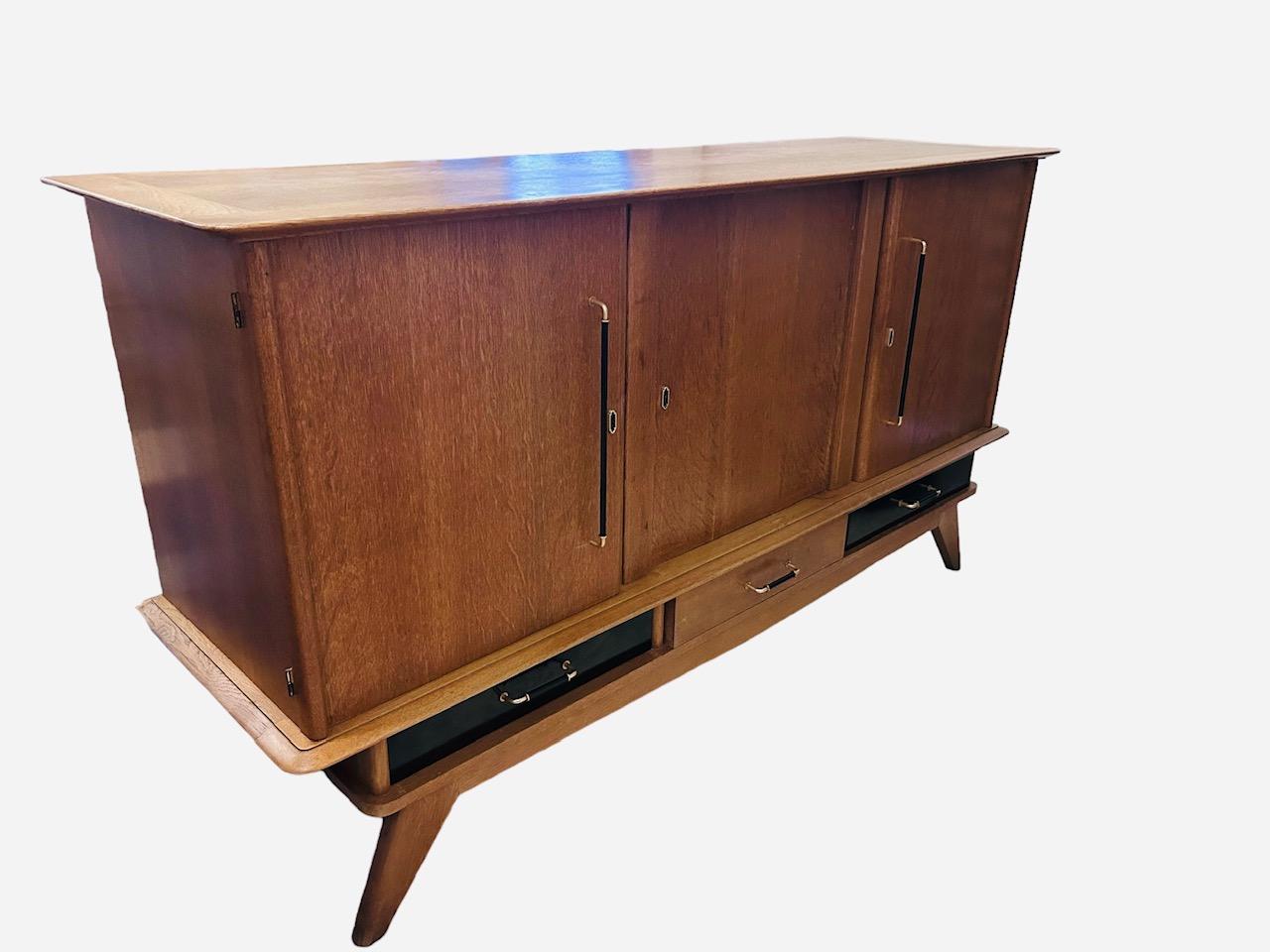 Charles Ramos oak sideboard from the 1950's In Good Condition For Sale In Brooklyn, NY