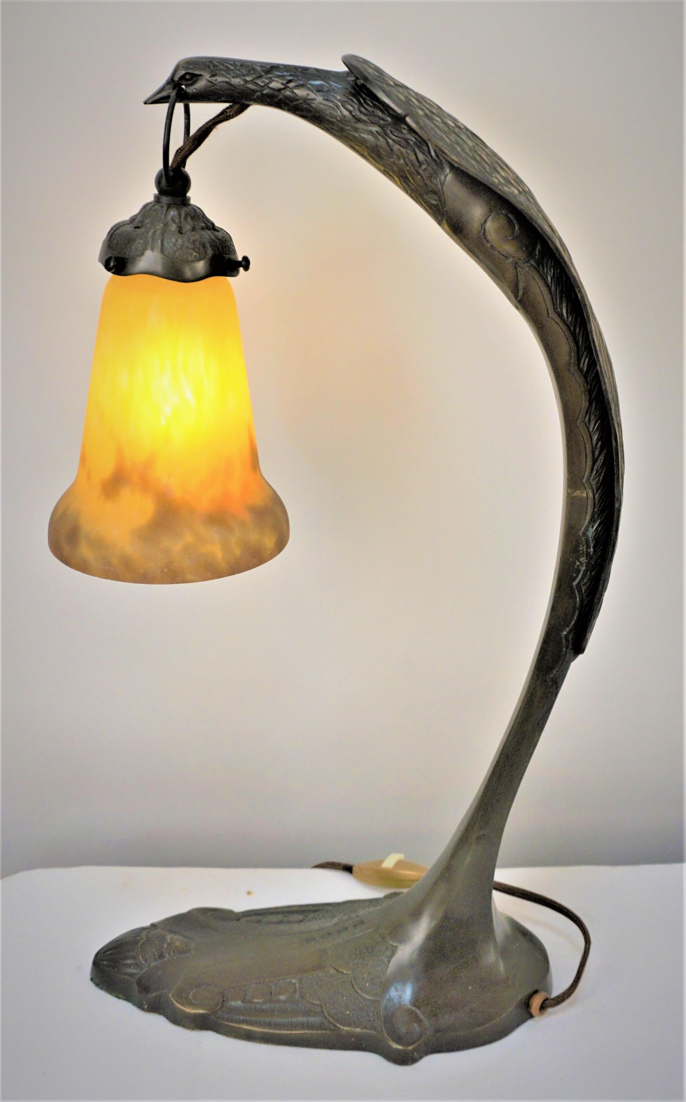 Lampe de table de style Charles Ranc en bronze et verre d'art Bon état - En vente à Fairfax, VA