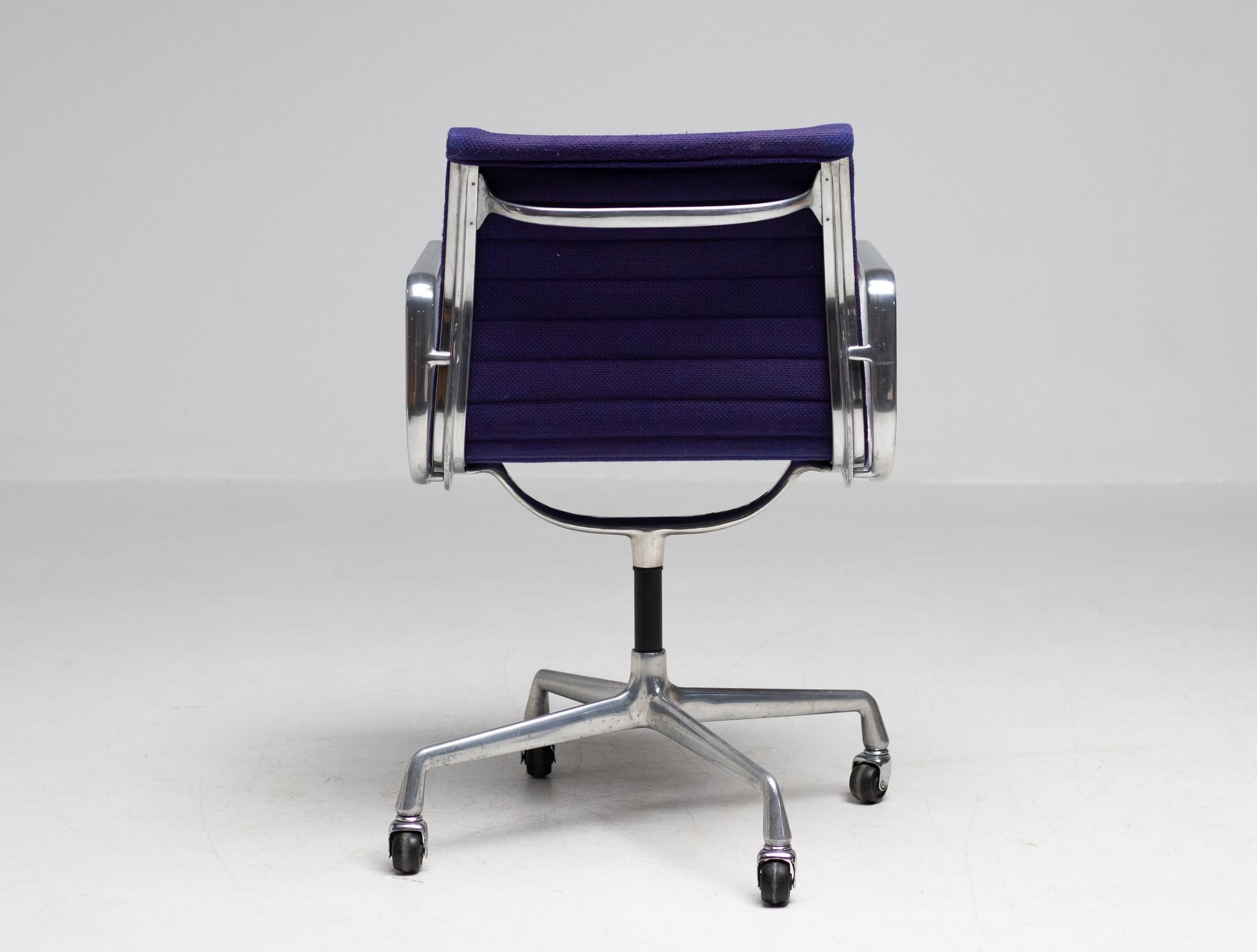 American Charles & Ray Eames Aluminum Group Desk Chair by Herman Miller