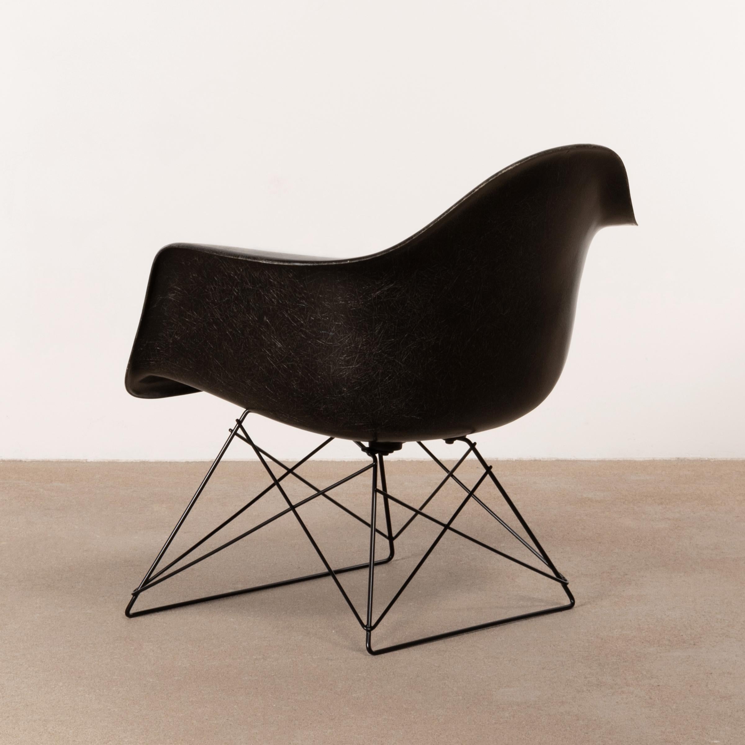 American Charles & Ray Eames Black LAR Lounge Chair, Herman Miller, 1960s