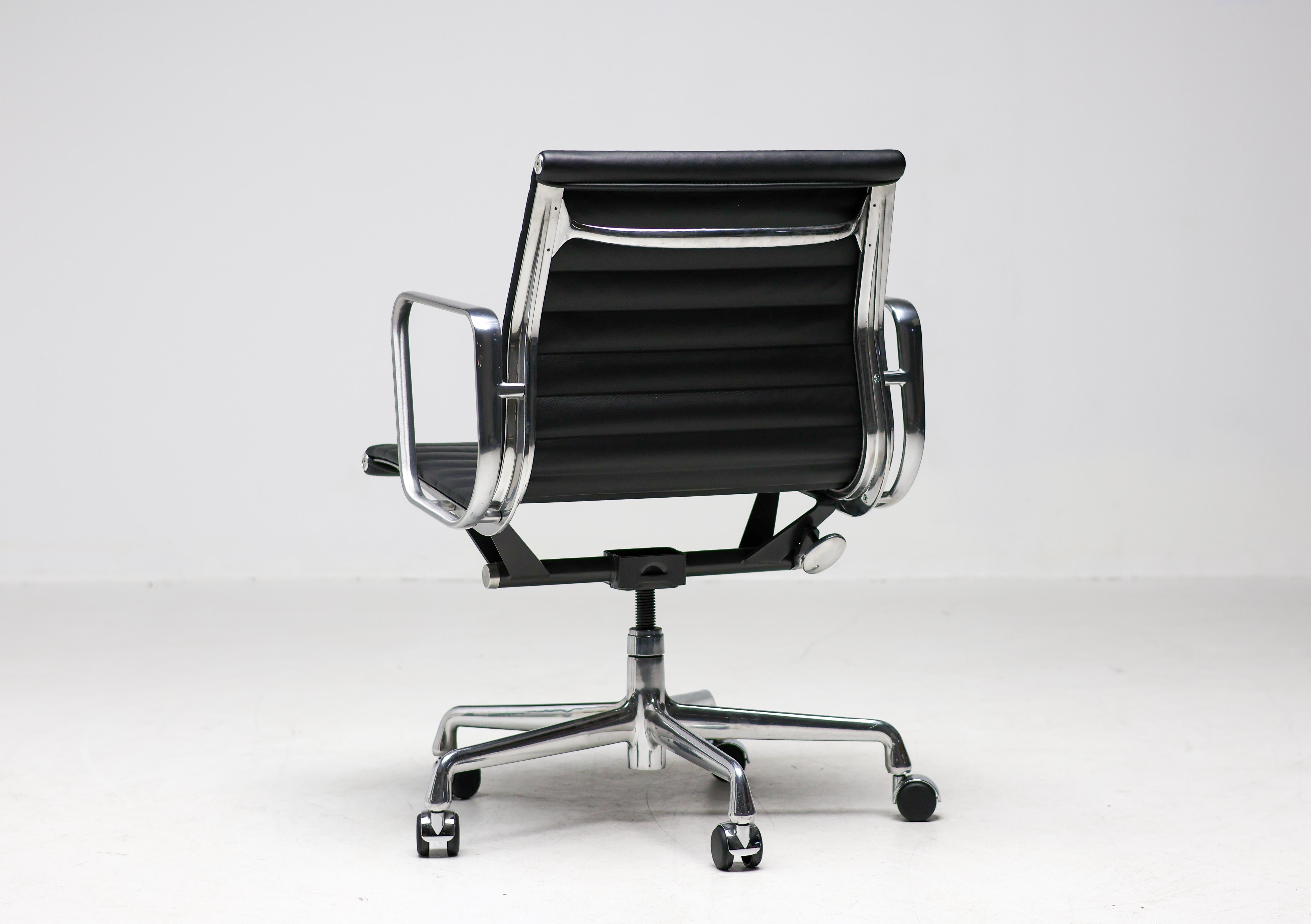 Executive office chair, model EA117, in the USA known as EA335, designed by Charles and Ray Eames for Herman Miller. Backrest and seat in black leather, both front and rear. Frame, armrests and five-star base in die-cast aluminium. Seat mechanism