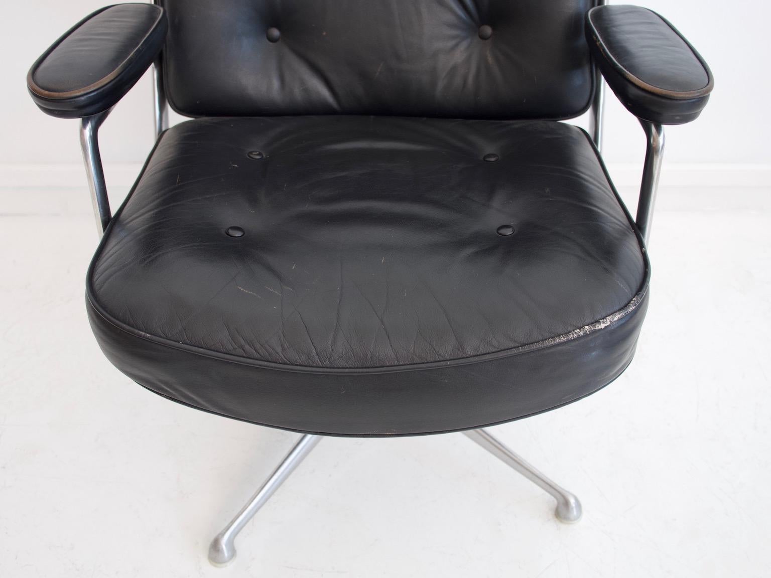 Charles & Ray Eames Black Leather Lobby Chair ES 108 2