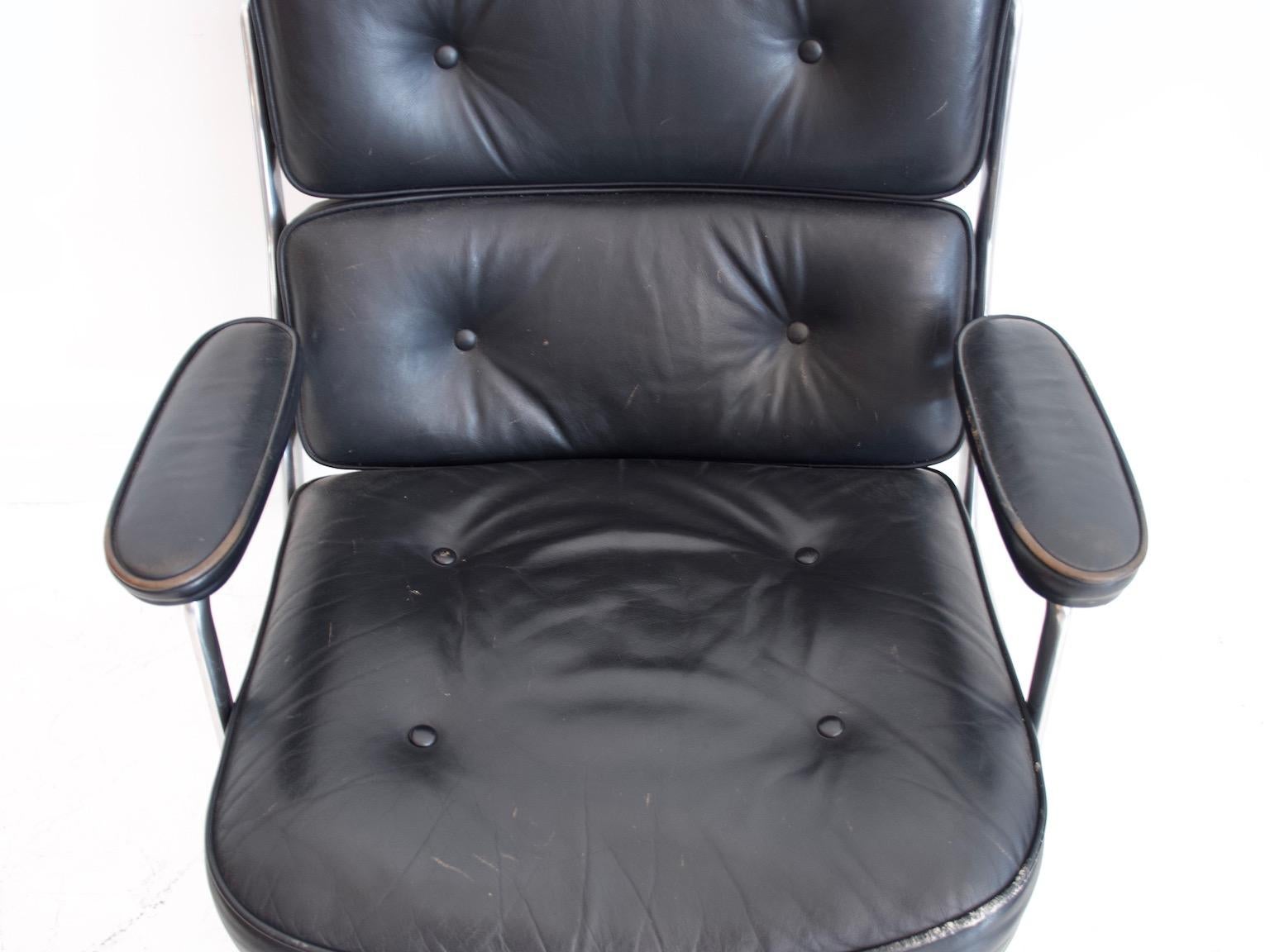 20th Century Charles & Ray Eames Black Leather Lobby Chair ES 108