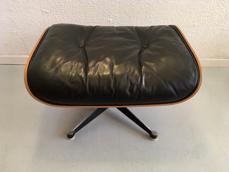 Charles & Ray Eames Black Leather and Rosewood Ottoman for Lounge Chair For Sale 3