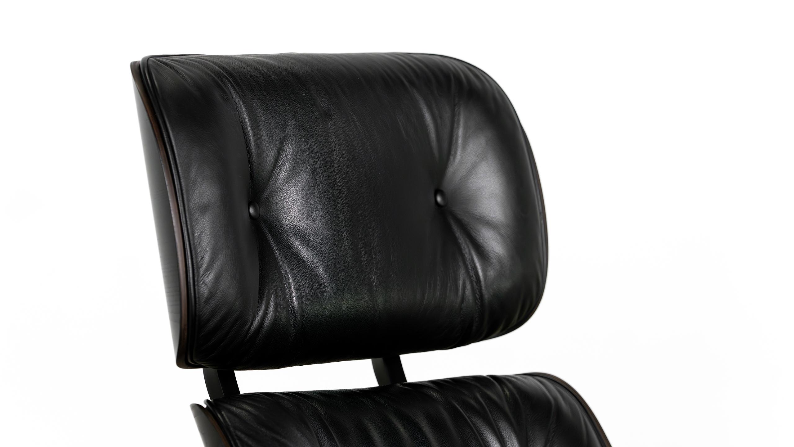 Charles Ray Eames Silla Lounge Negra 2022 de Vitra Piel suave + New Dimensions en venta 2