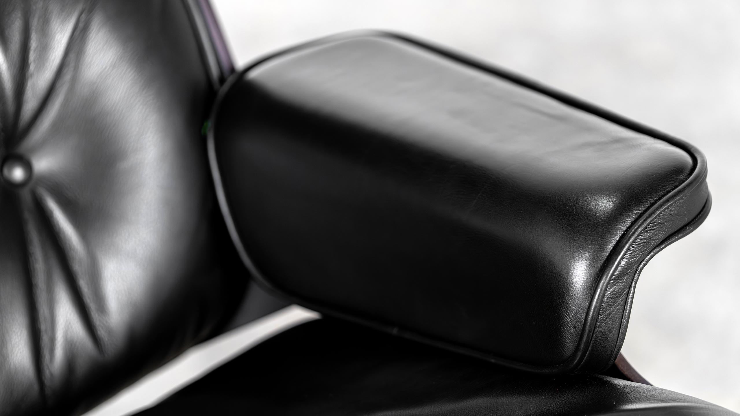 Charles Ray Eames Silla Lounge Negra 2022 de Vitra Piel suave + New Dimensions en venta 4