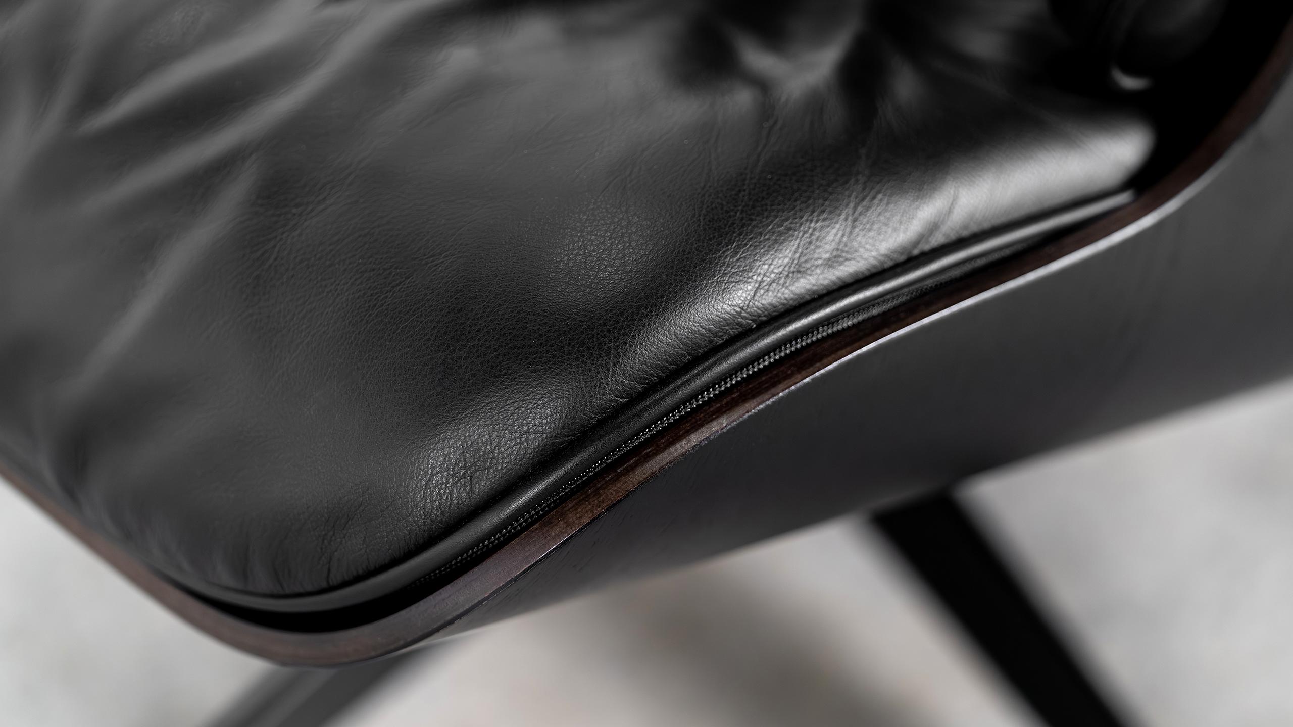 Charles Ray Eames Silla Lounge Negra 2022 de Vitra Piel suave + New Dimensions en venta 7