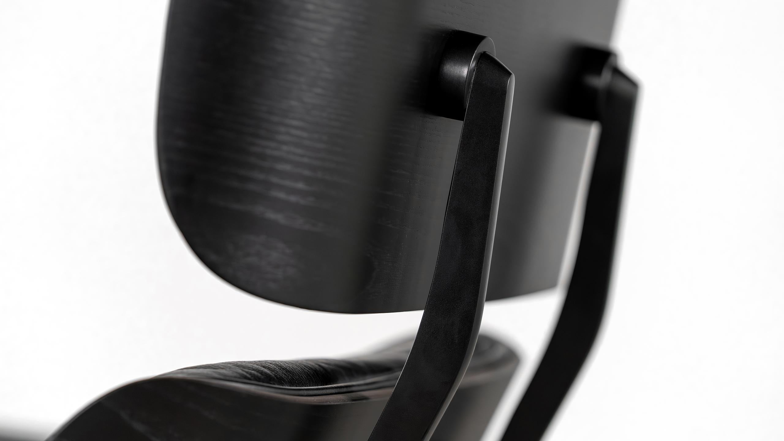 Charles Ray Eames Silla Lounge Negra 2022 de Vitra Piel suave + New Dimensions en venta 9