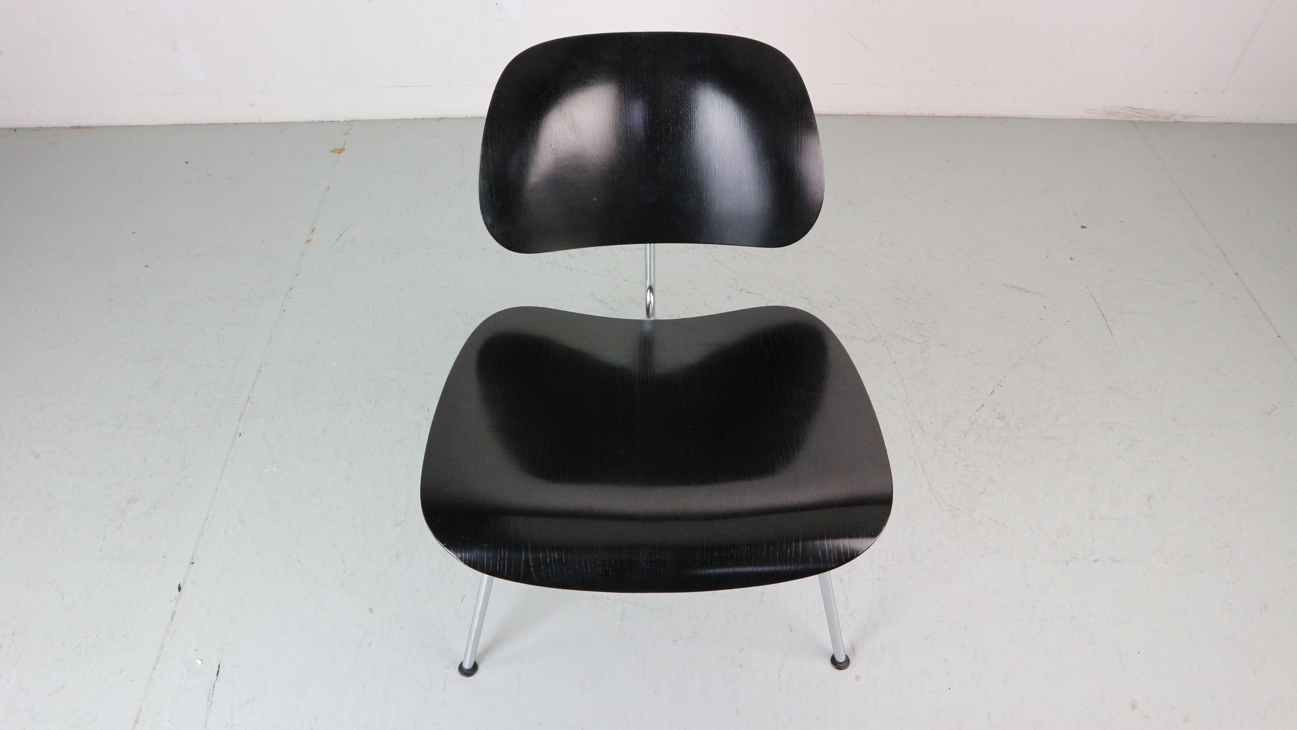 Charles & Ray Eames Black Original Plywood Group LCM Chair for Vitra, 1999 For Sale 7