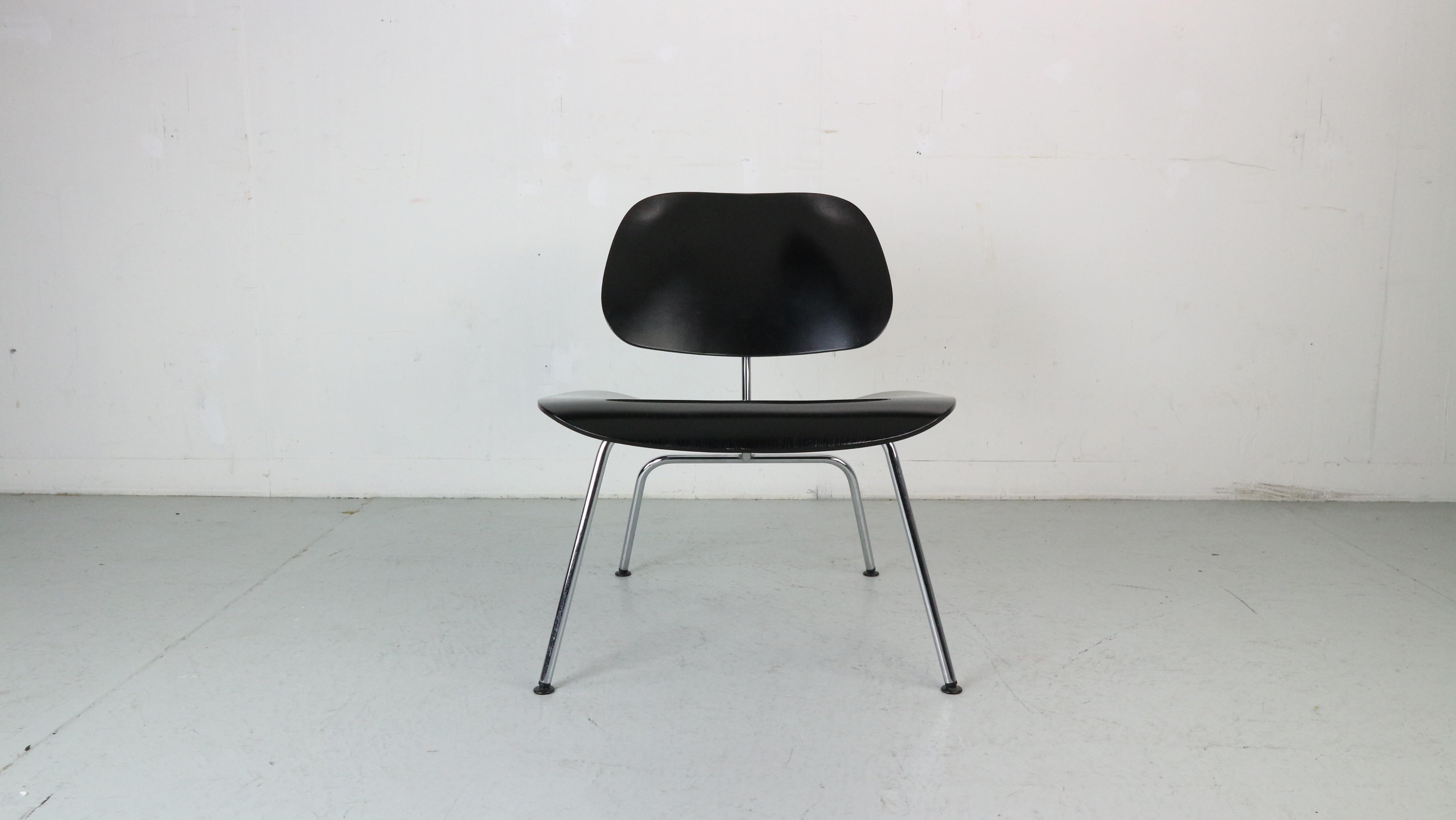 Mid-Century Modern Charles & Ray Eames Black Original Plywood Group LCM Chair for Vitra, 1999 For Sale
