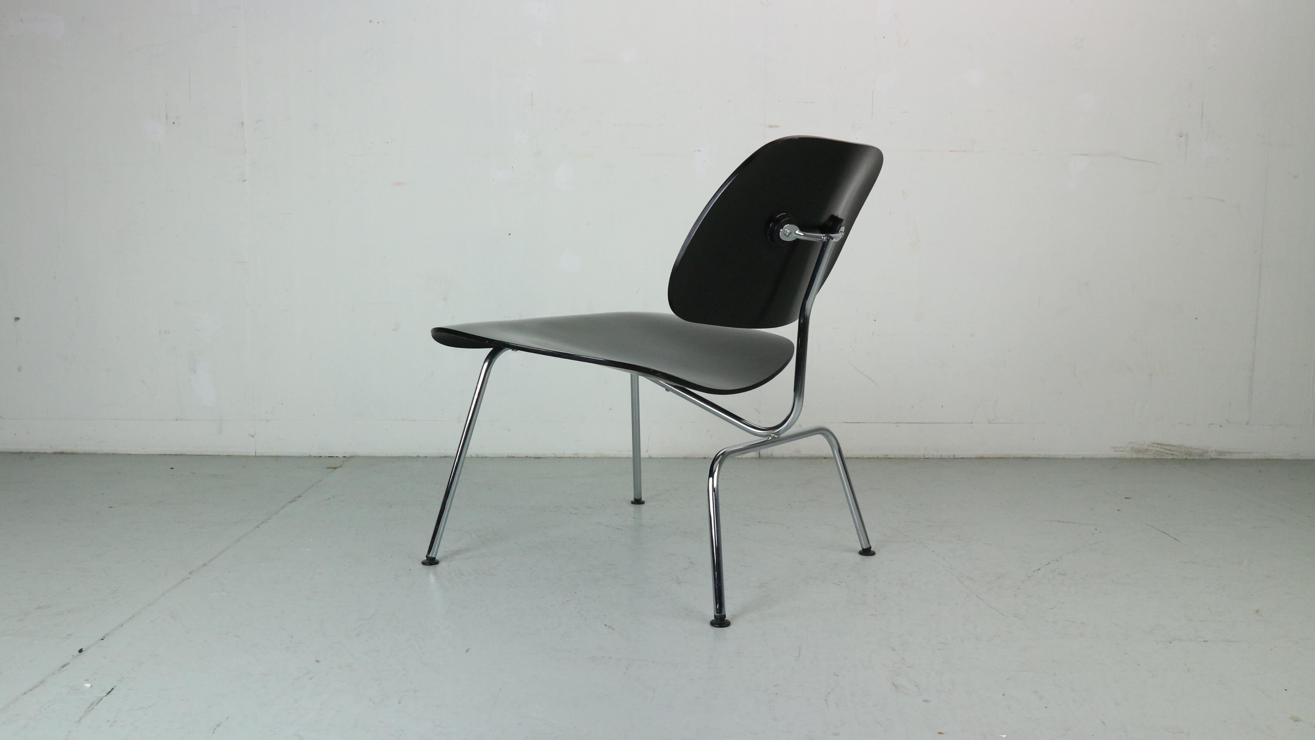 Late 20th Century Charles & Ray Eames Black Original Plywood Group LCM Chair for Vitra, 1999 For Sale