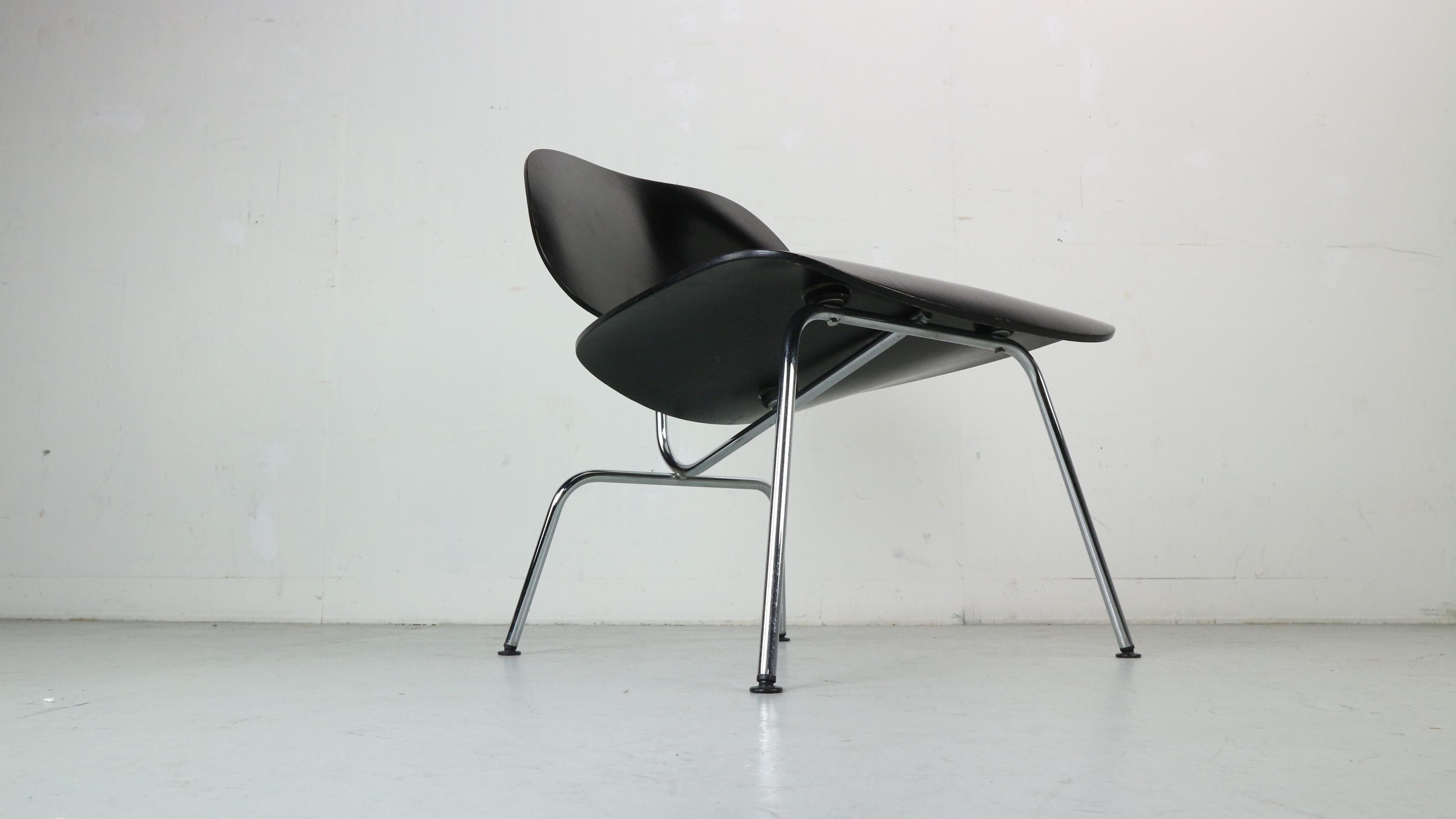Métal Charles and Ray Eames Black Original Plywood Group LCM Chair for Vitra, 1999 en vente