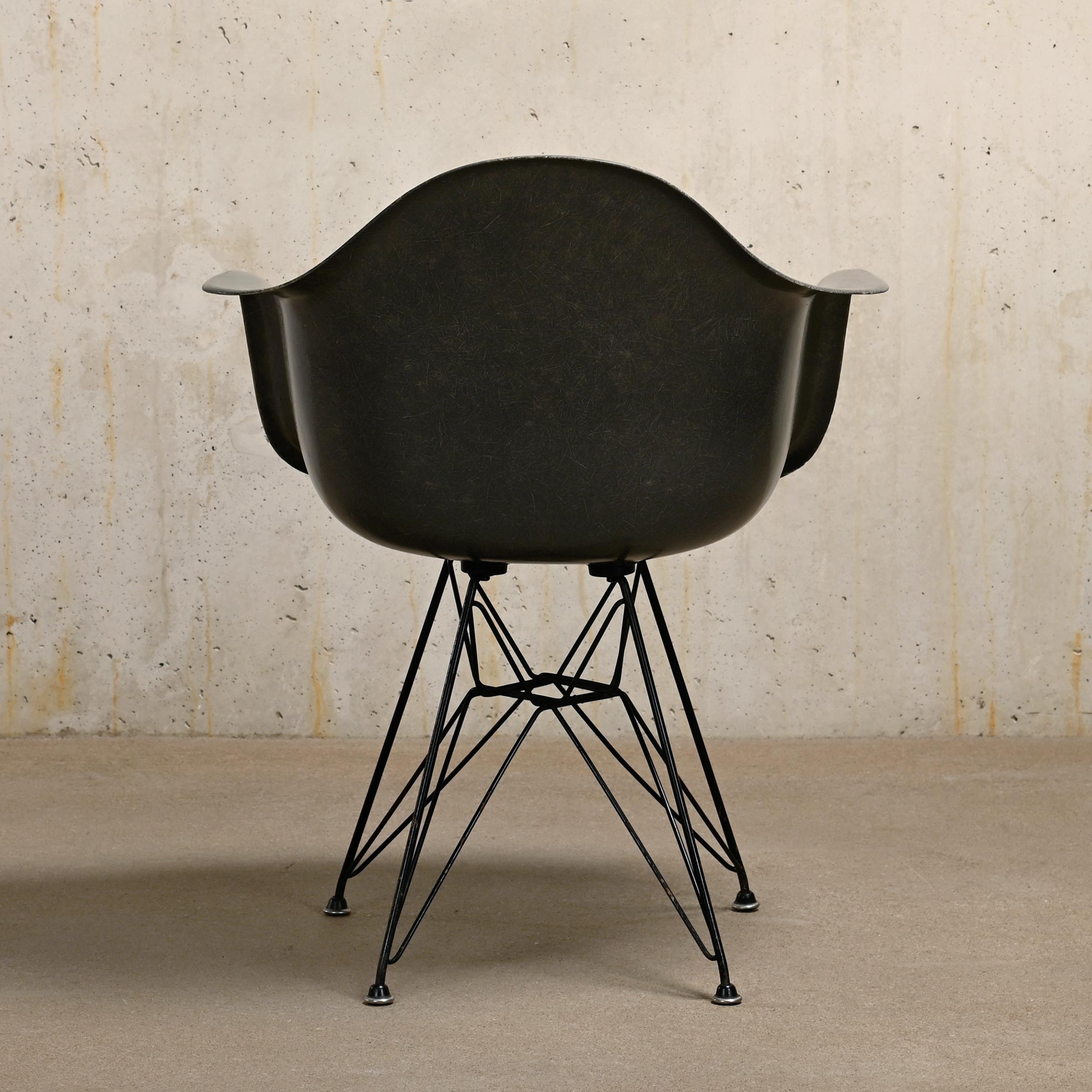 American Charles & Ray Eames DAR Armchair Elephant Hide Grey Fiberglass for Herman Miller