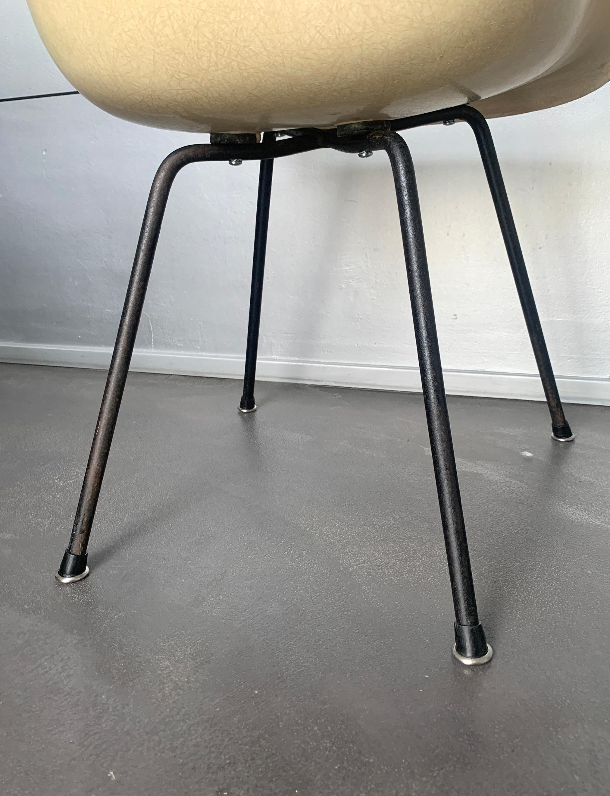 Charles & Ray Eames DAX Chair Fiberglass on X-base, Herman Miller, 1950-60s 5