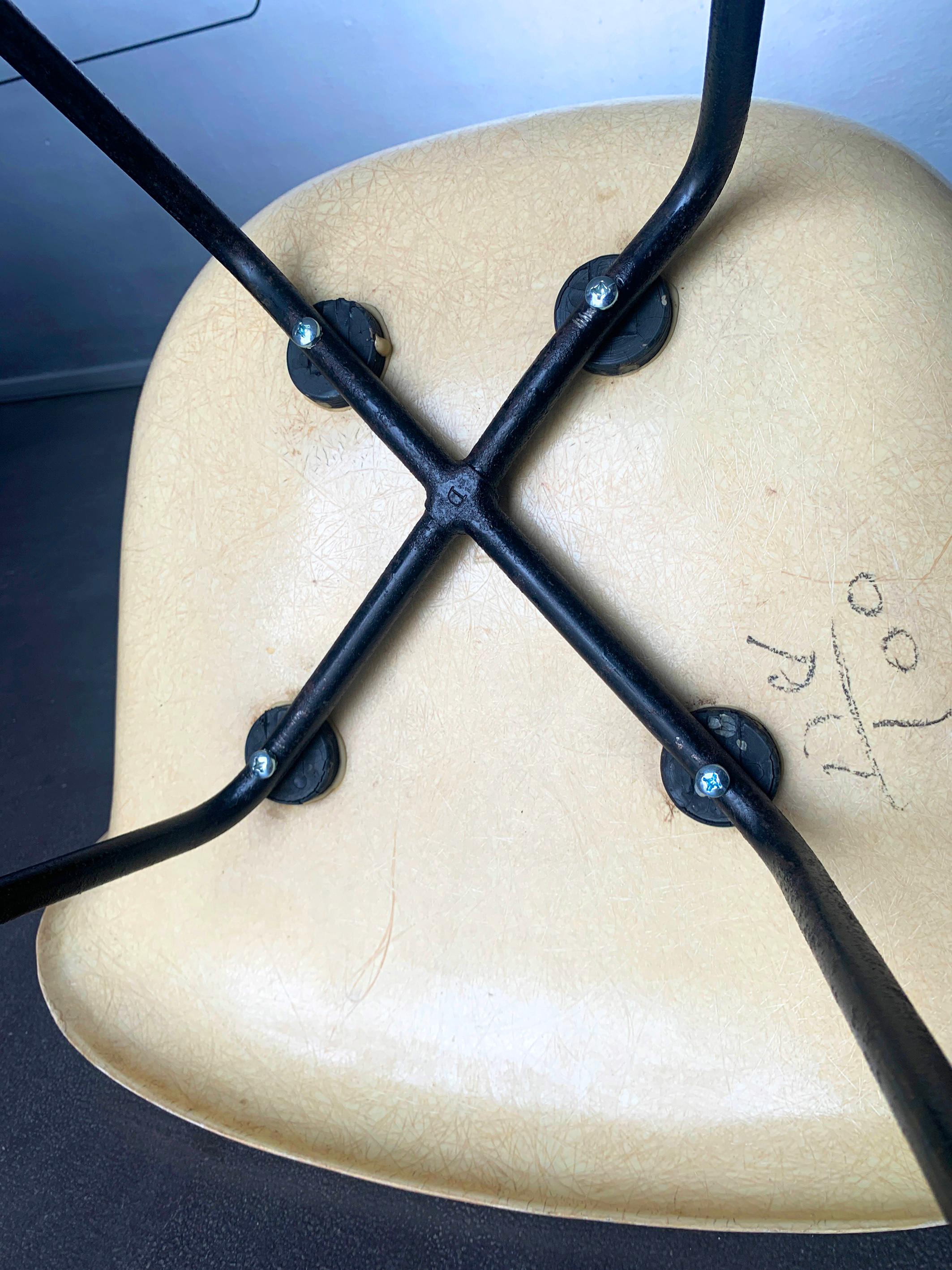 Charles & Ray Eames DAX Chair Fiberglass on X-base, Herman Miller, 1950-60s 9