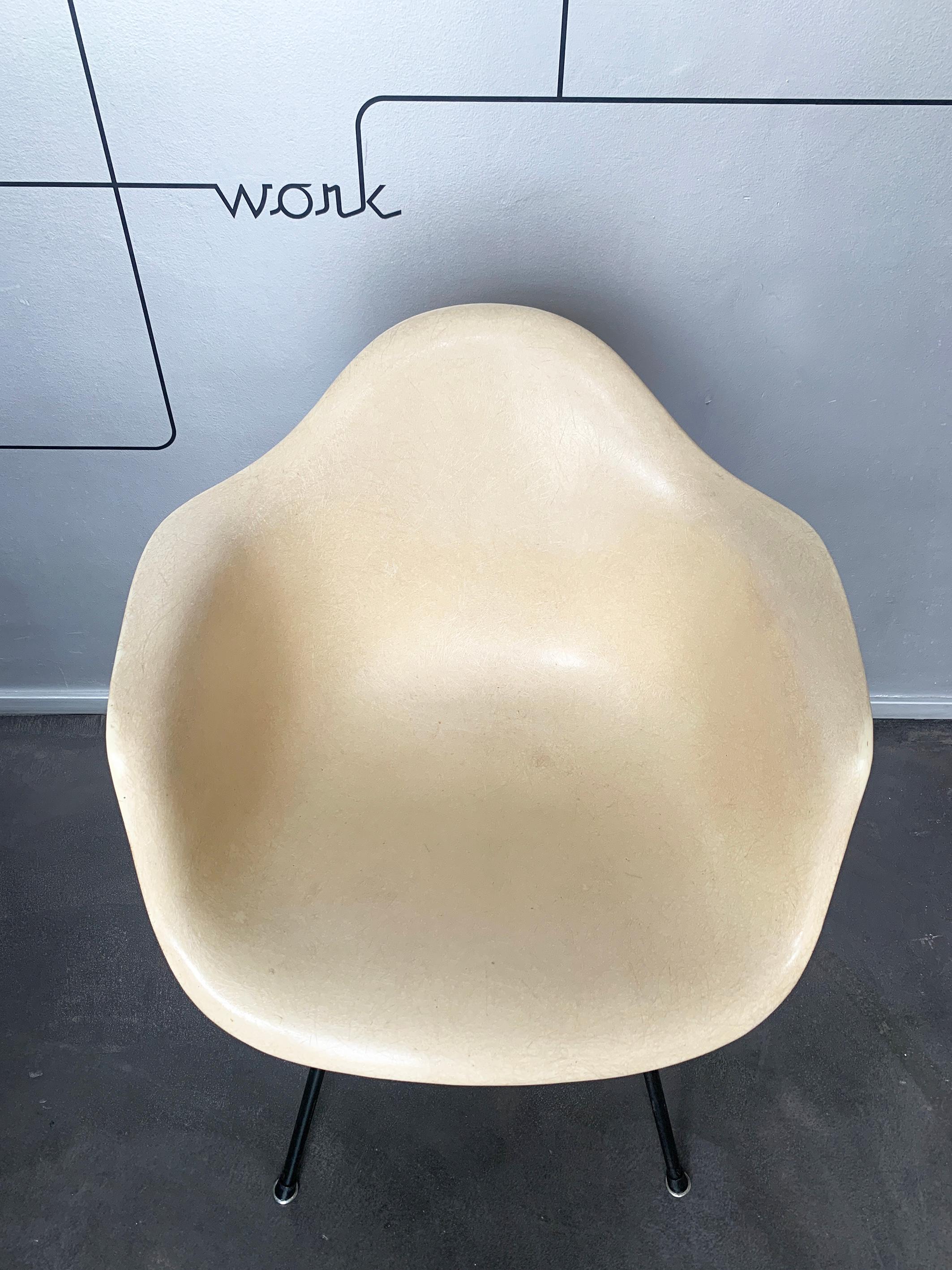 Charles & Ray Eames DAX Chair Fiberglass on X-base, Herman Miller, 1950-60s 2