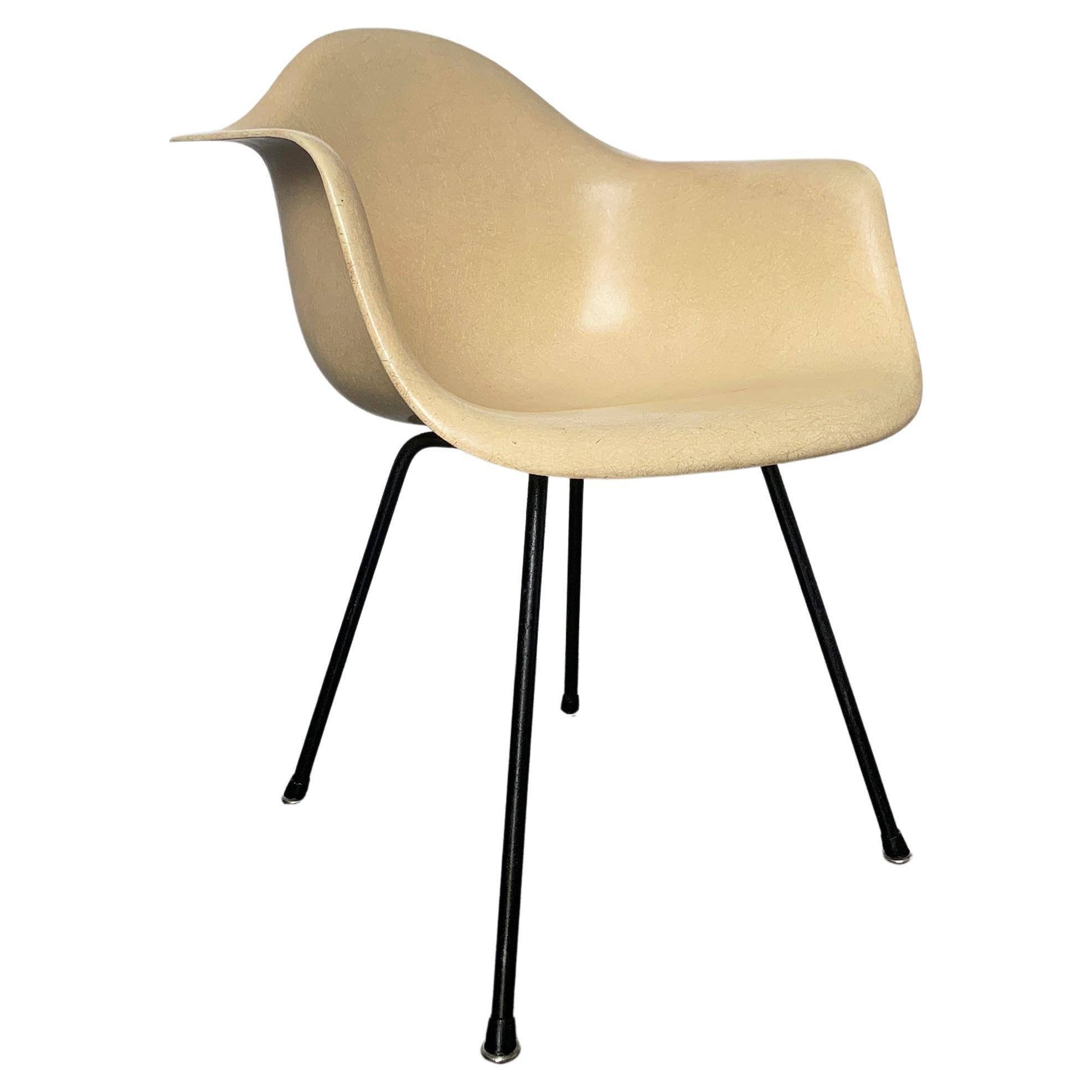 Charles & Ray Eames DAX Chair Fiberglass on X-base, Herman Miller, 1950-60s
