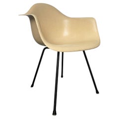 Charles & Ray Eames DAX Chair Fiberglass on X-base, Herman Miller, 1950-60s