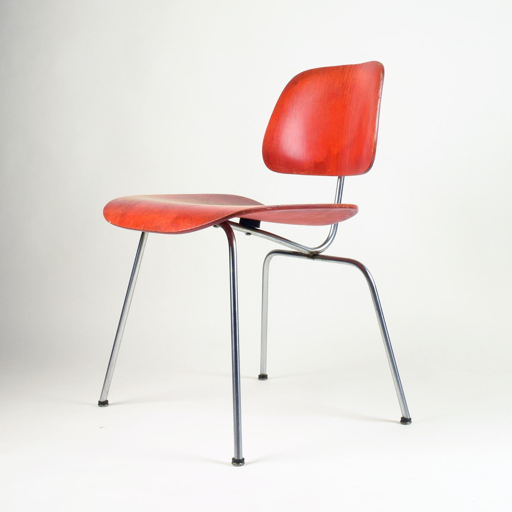Charles & Ray Eames, 'DCM' Chair for Herman Miller, Stunning Early Version In Good Condition In London, GB