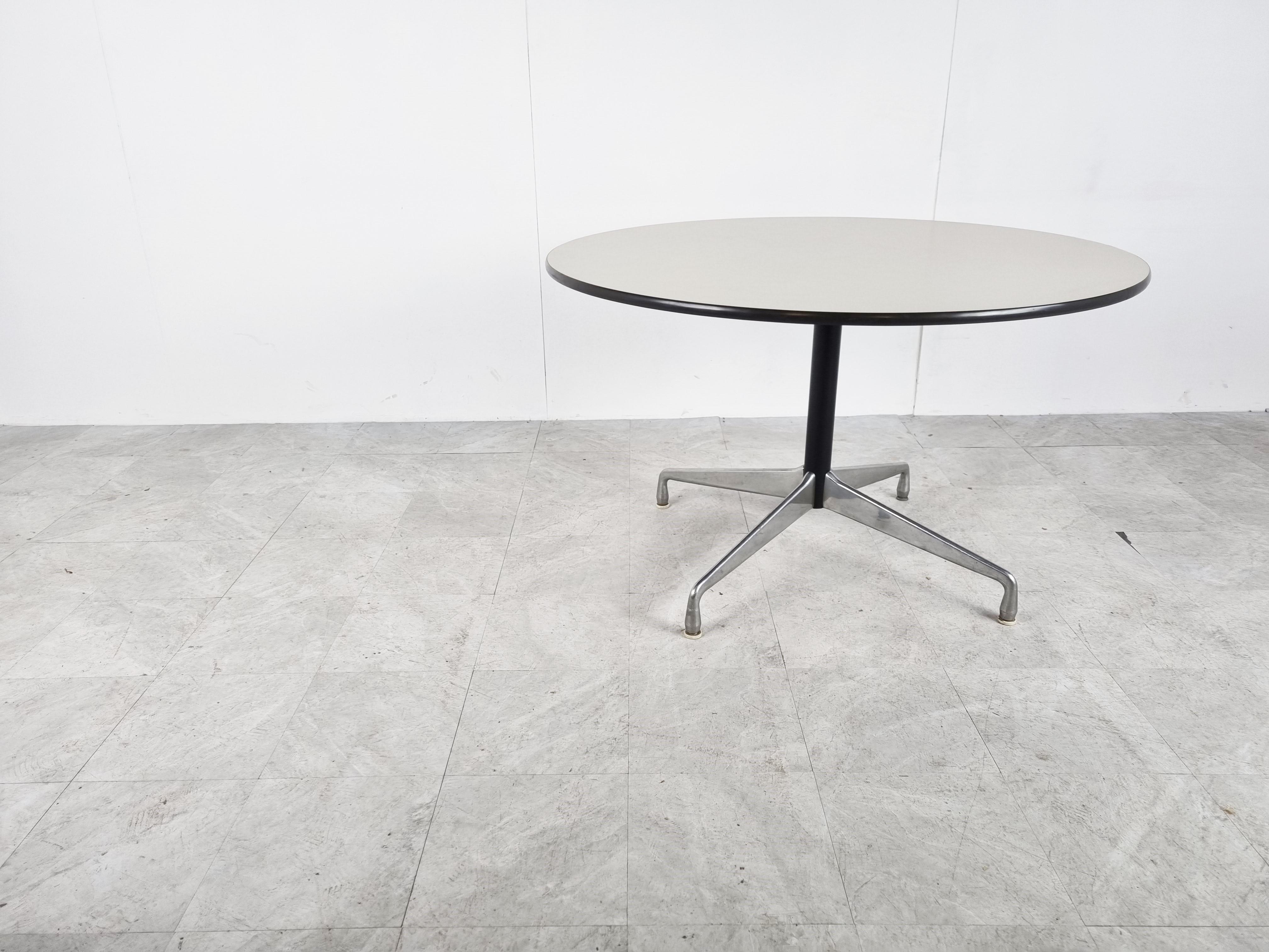 Vintage 'contract' dining or side table by Charles and Ray Eames for Herman Miller.

The Eames Contract Tables were designed together with the Aluminium Group chairs and feature the latter's cruciform base

The table is in good original