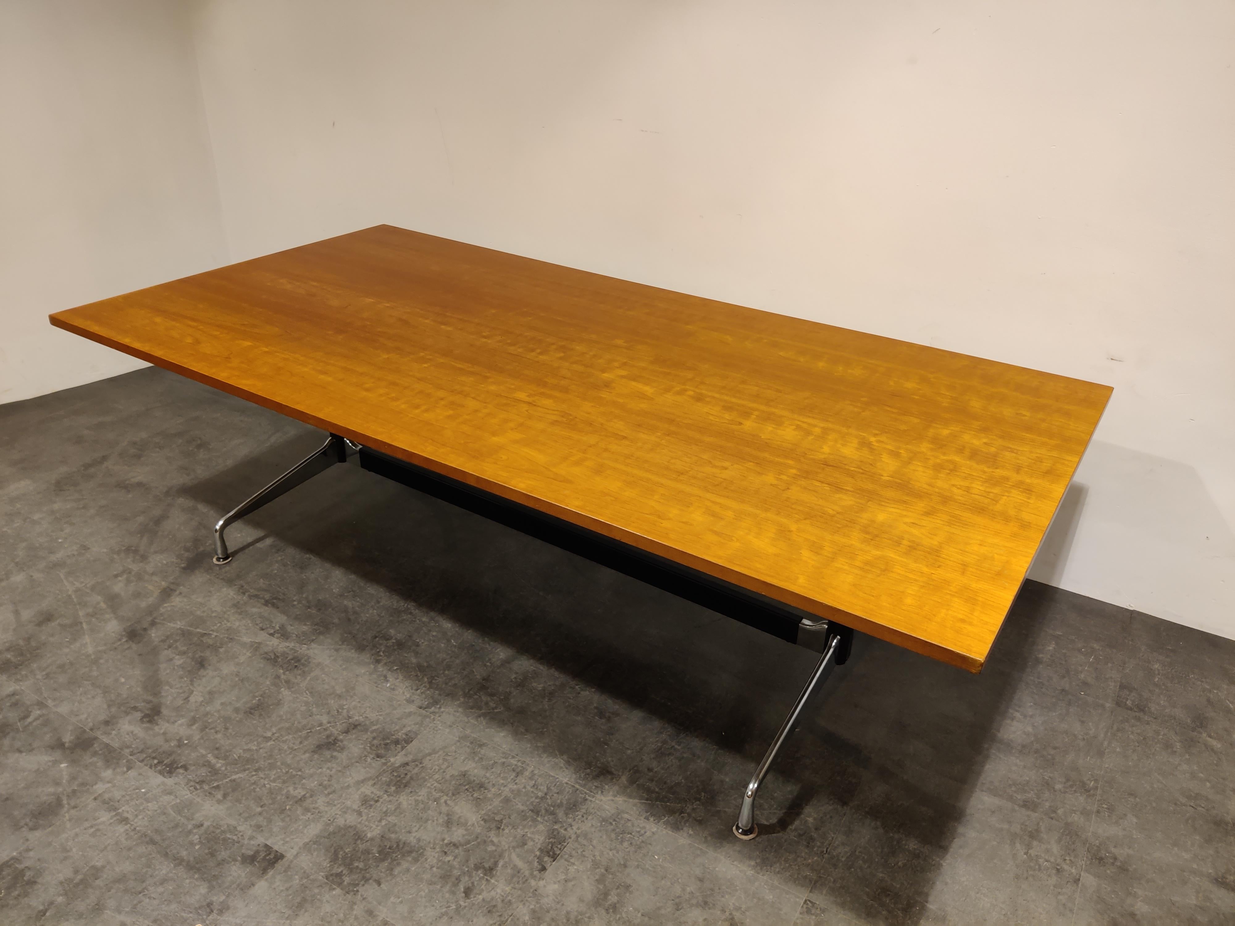 Fin du 20e siècle Table de salle à manger ou table de conférence Charles & Ray Eames des années 1980  en vente