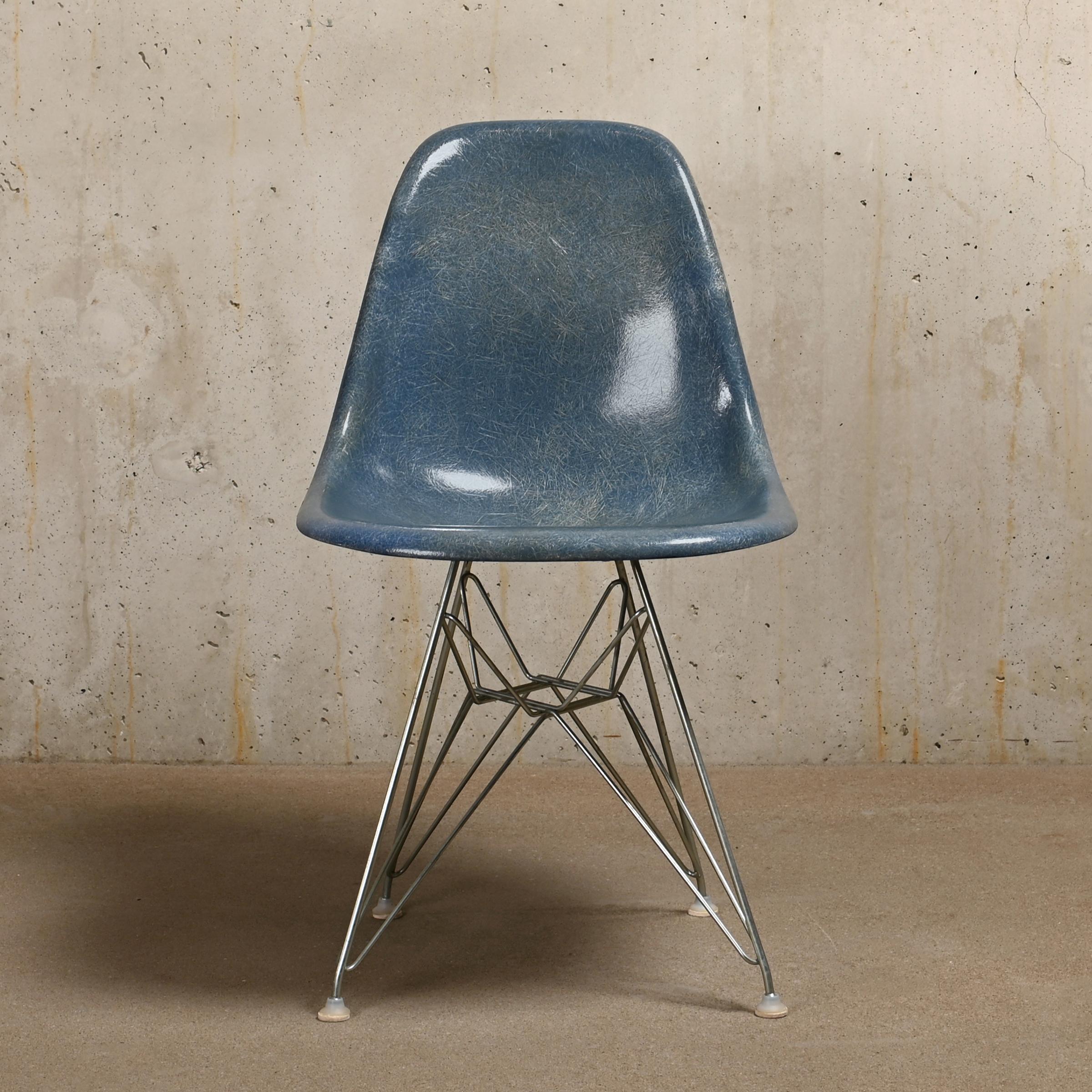 Iconic DSR (Dining Side chair Rod base) chair designed by Charles and Ray Eames for Herman Miller / Vitra. Molded fiberglass shell in the rare contract colour Medium Blue. Assembled on an original zinc plated Eiffel base. The chair is in very good