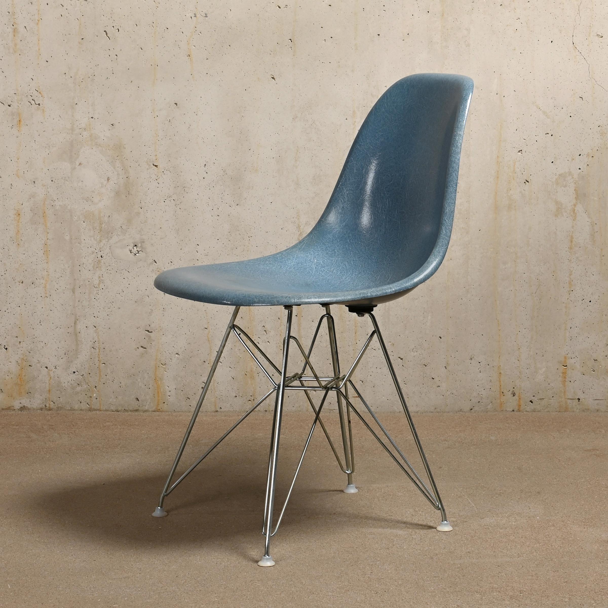 Mid-20th Century Charles & Ray Eames DSR Side Chair Ocean Blue for Vitra / Herman Miller