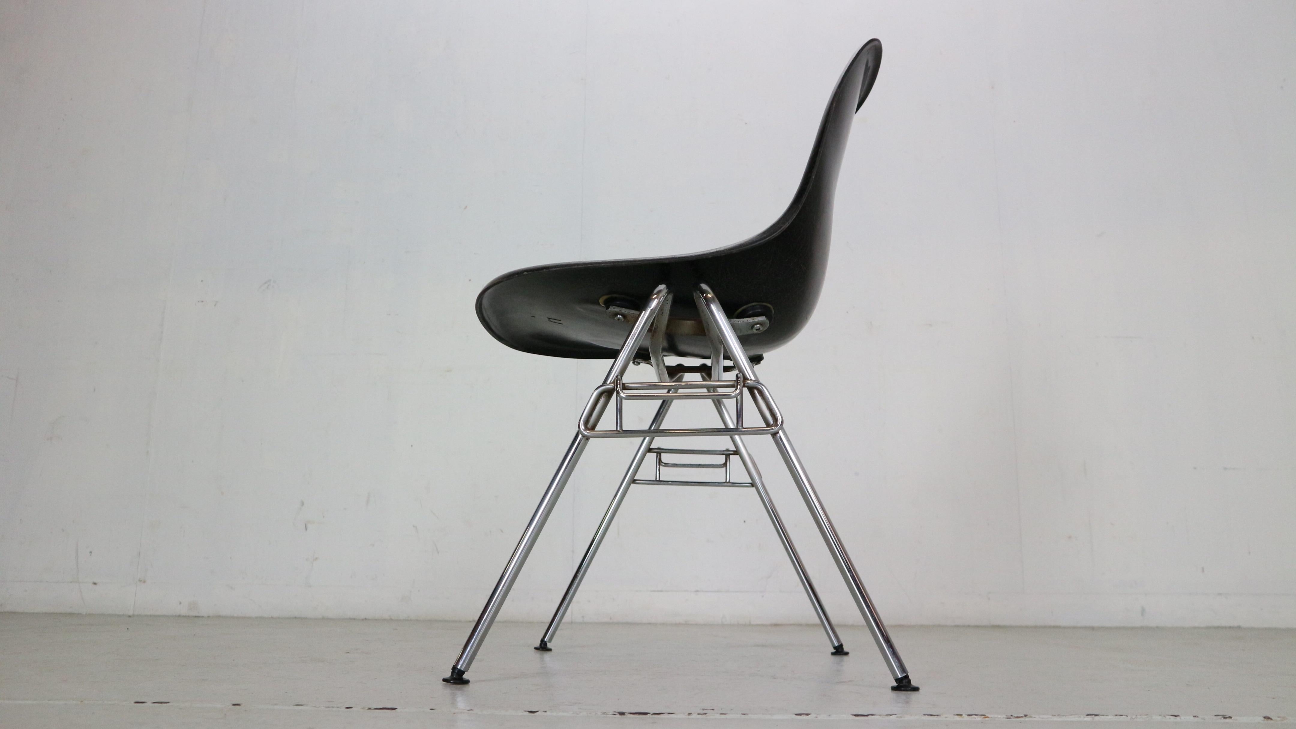 Charles & Ray Eames „DSS“ Schwarze Esszimmerstühle „DSS“ für Herman Miller, 1974 im Angebot 3
