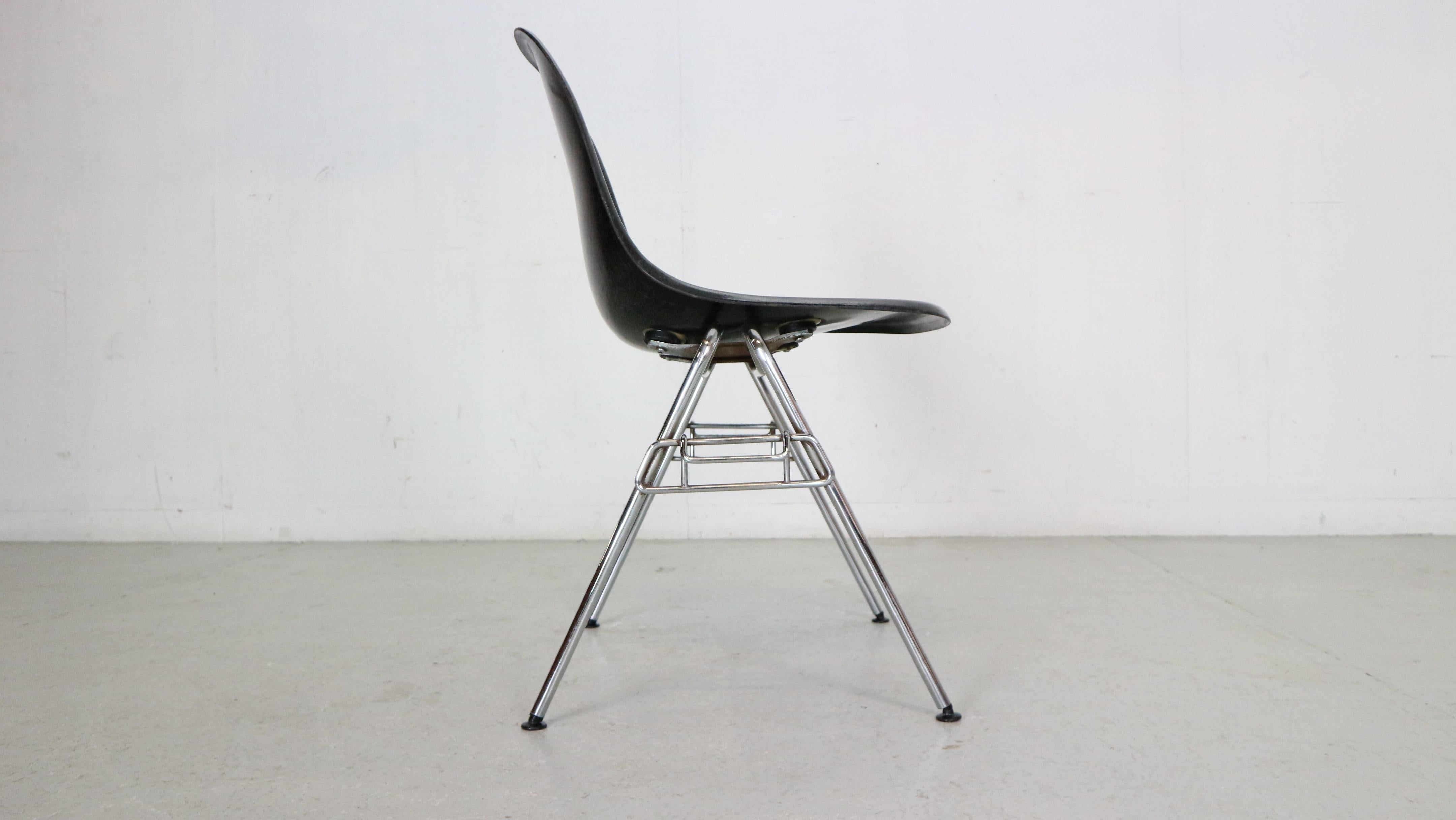 Charles & Ray Eames „DSS“ Schwarze Esszimmerstühle „DSS“ für Herman Miller, 1974 im Angebot 6