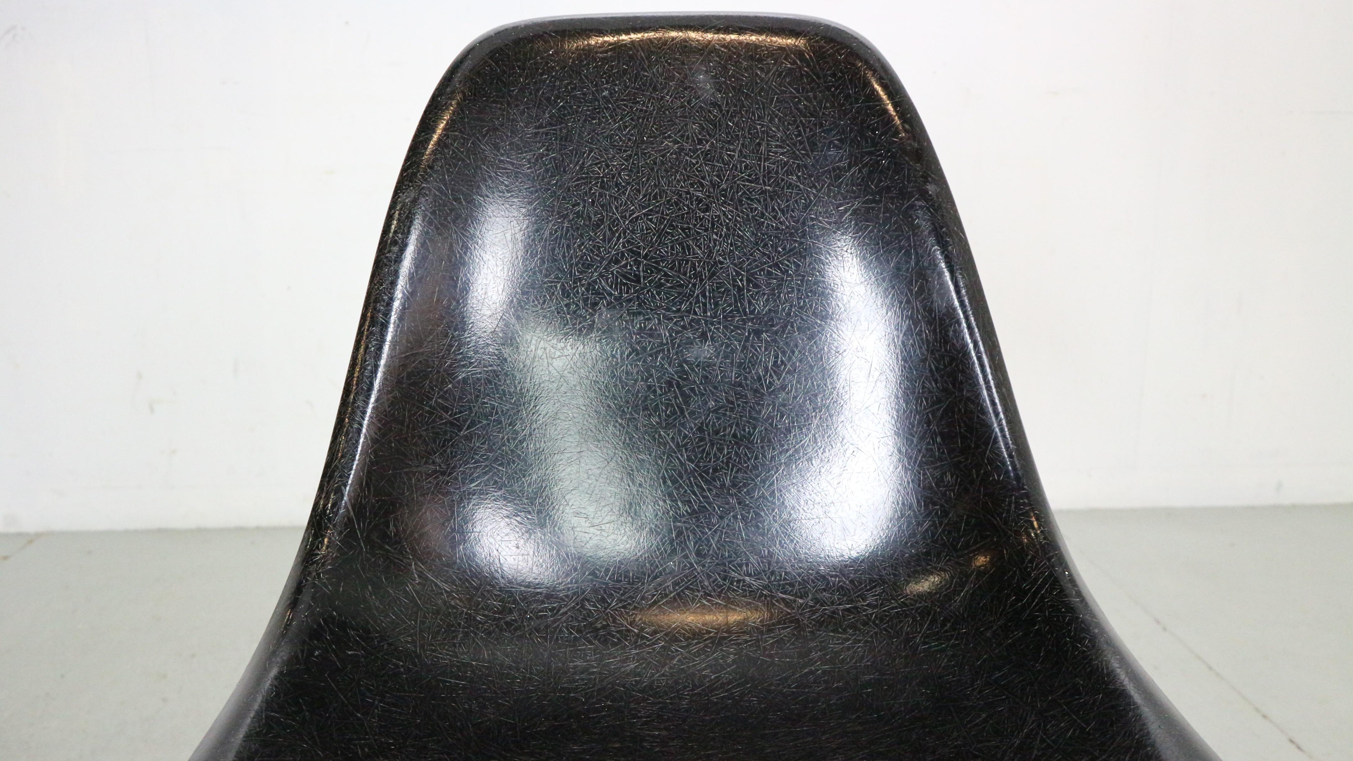 Charles & Ray Eames „DSS“ Schwarze Esszimmerstühle „DSS“ für Herman Miller, 1974 im Angebot 8