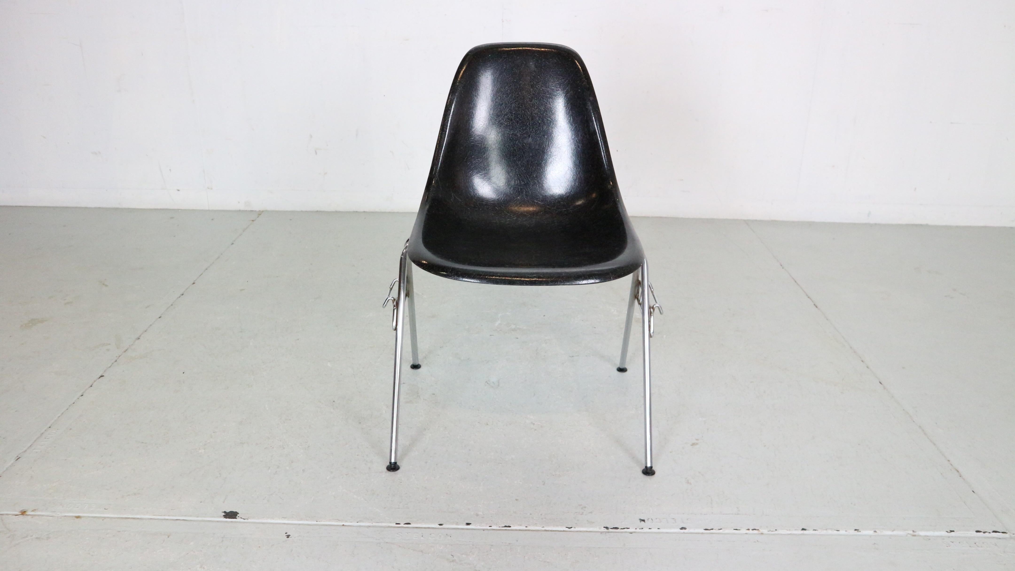 Charles & Ray Eames „DSS“ Schwarze Esszimmerstühle „DSS“ für Herman Miller, 1974 (Moderne der Mitte des Jahrhunderts) im Angebot
