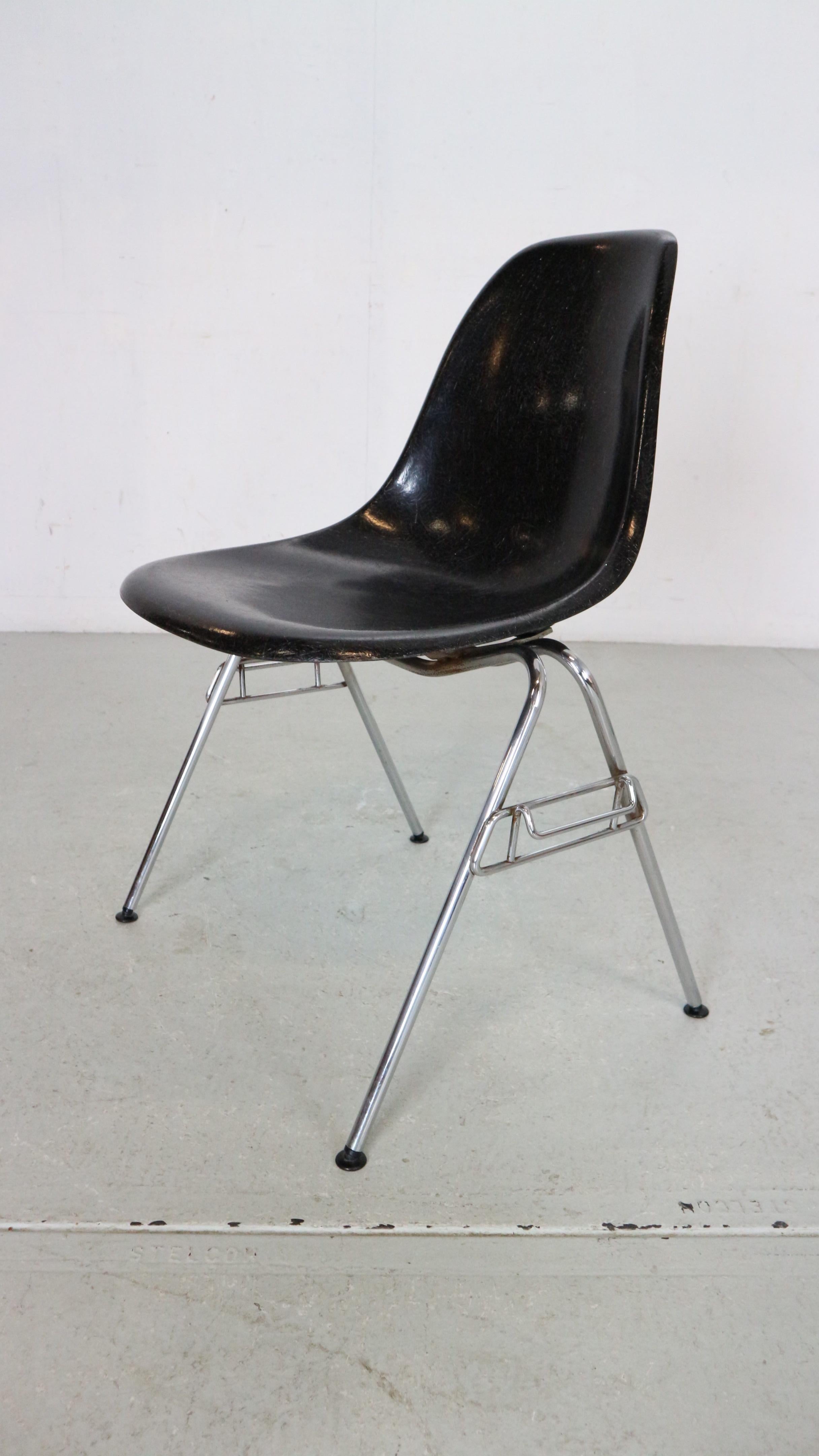Charles & Ray Eames „DSS“ Schwarze Esszimmerstühle „DSS“ für Herman Miller, 1974 im Angebot 1
