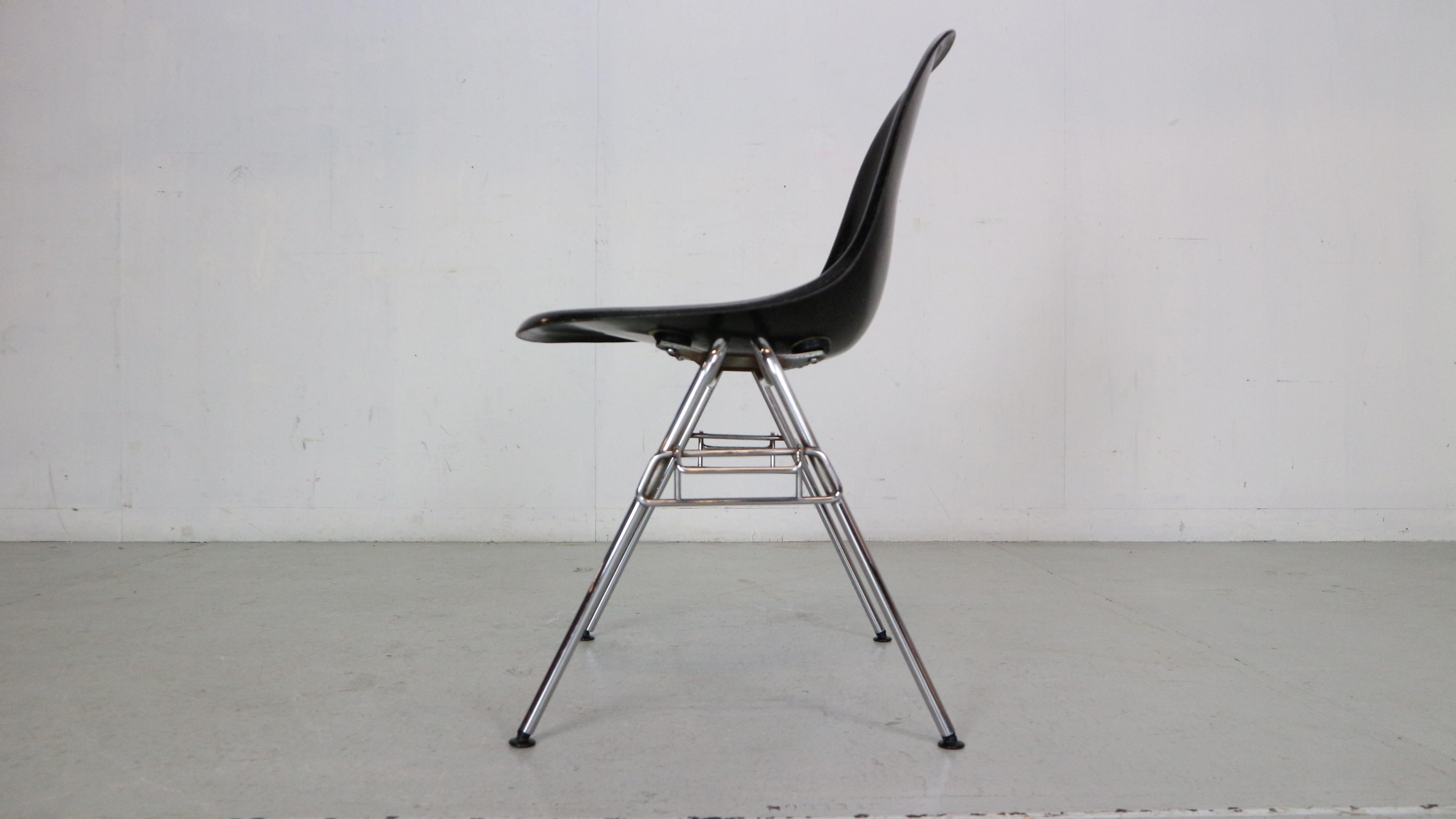 Charles & Ray Eames „DSS“ Schwarze Esszimmerstühle „DSS“ für Herman Miller, 1974 im Angebot 2