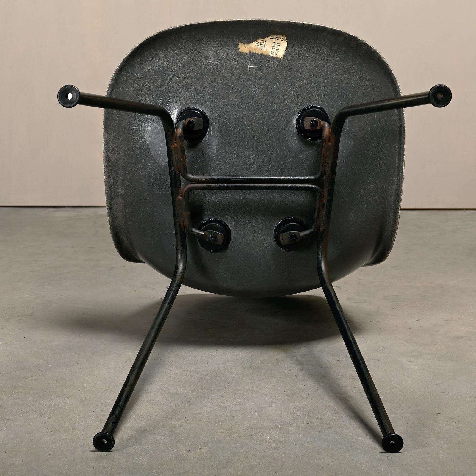 Charles & Ray Eames DSX ensemble de chaises d'appoint en fibre de verre multicolore pour Herman Miller en vente 5