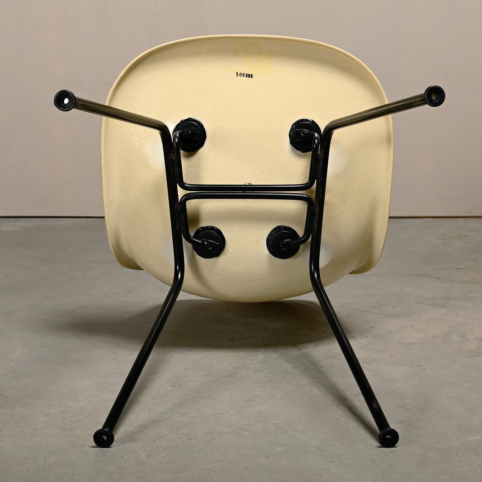 Charles & Ray Eames DSX ensemble de chaises d'appoint en fibre de verre multicolore pour Herman Miller en vente 7