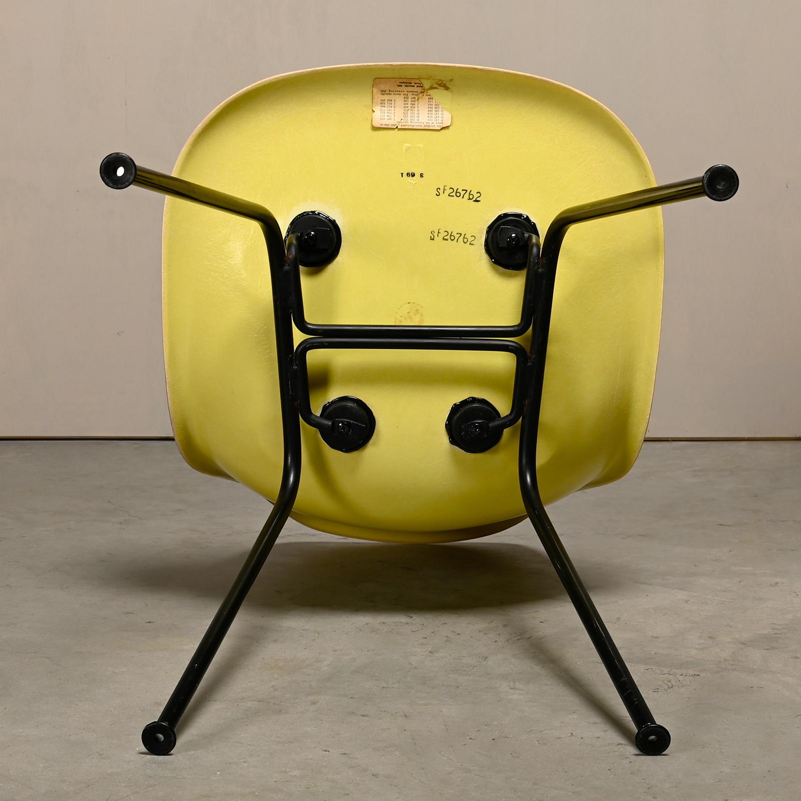 Charles & Ray Eames DSX ensemble de chaises d'appoint en fibre de verre multicolore pour Herman Miller en vente 9